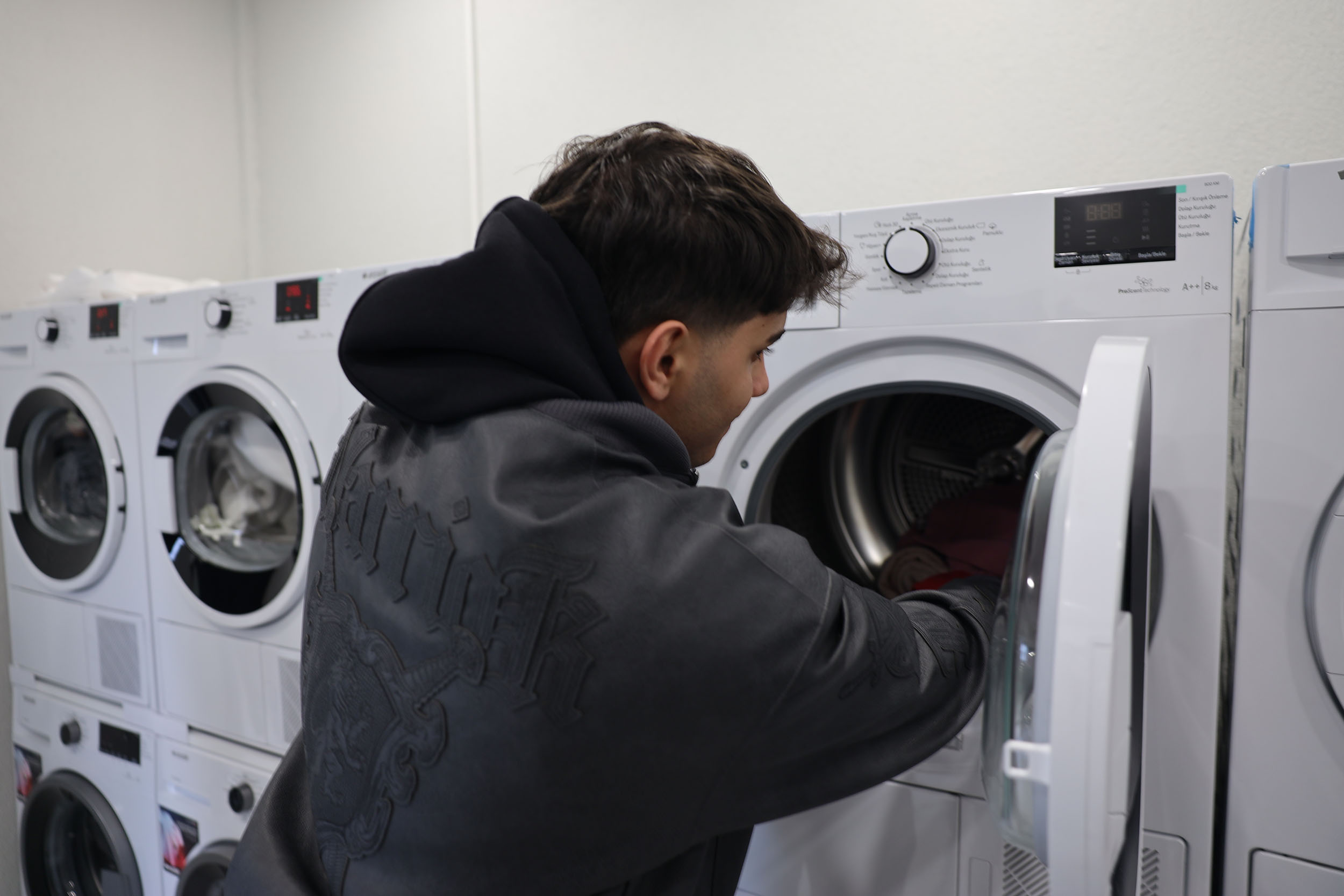 Sakarya’da üniversite öğrencisinin ‘çamaşır yıkama’ derdi bitti