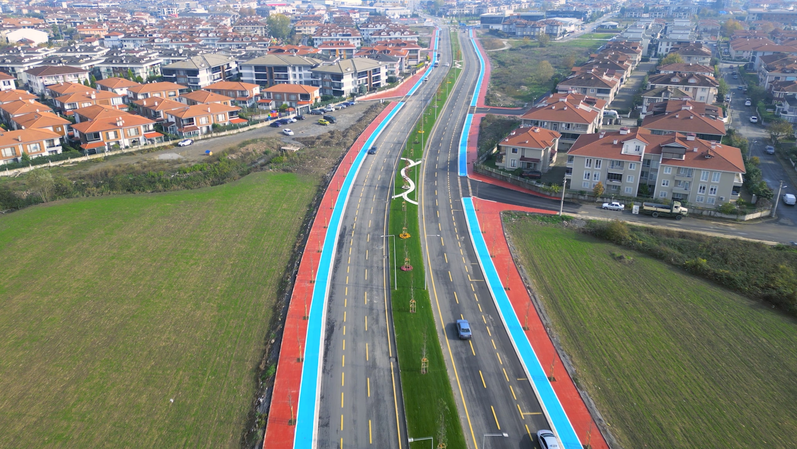 Şehirde asfalt atağı: 66 kilometre 222 bin ton asfaltla yenilendi