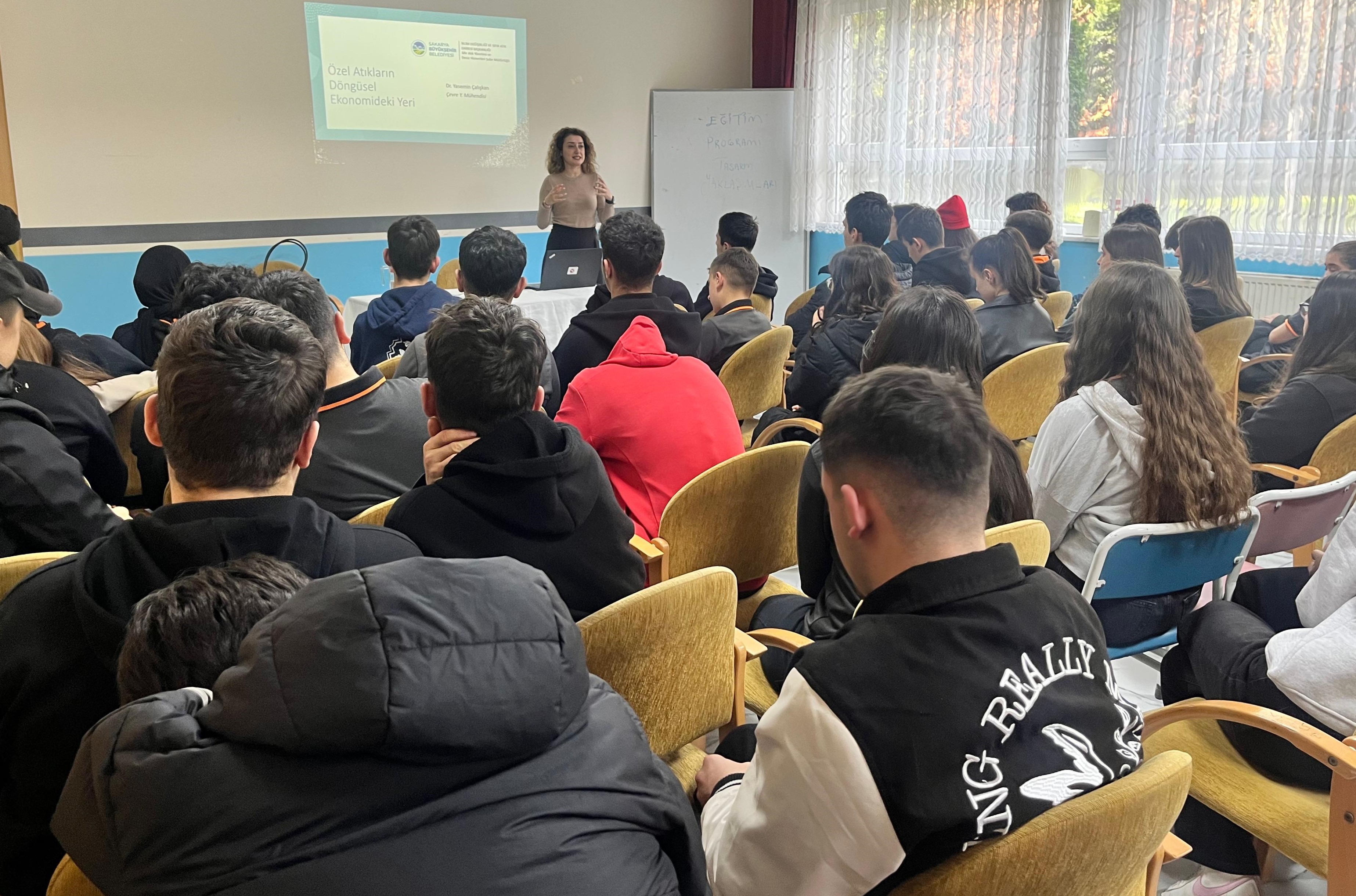 Büyükşehir’den bin 400 lise öğrencisine “İklim Değişikliği ve Sıfır Atık” eğitimi