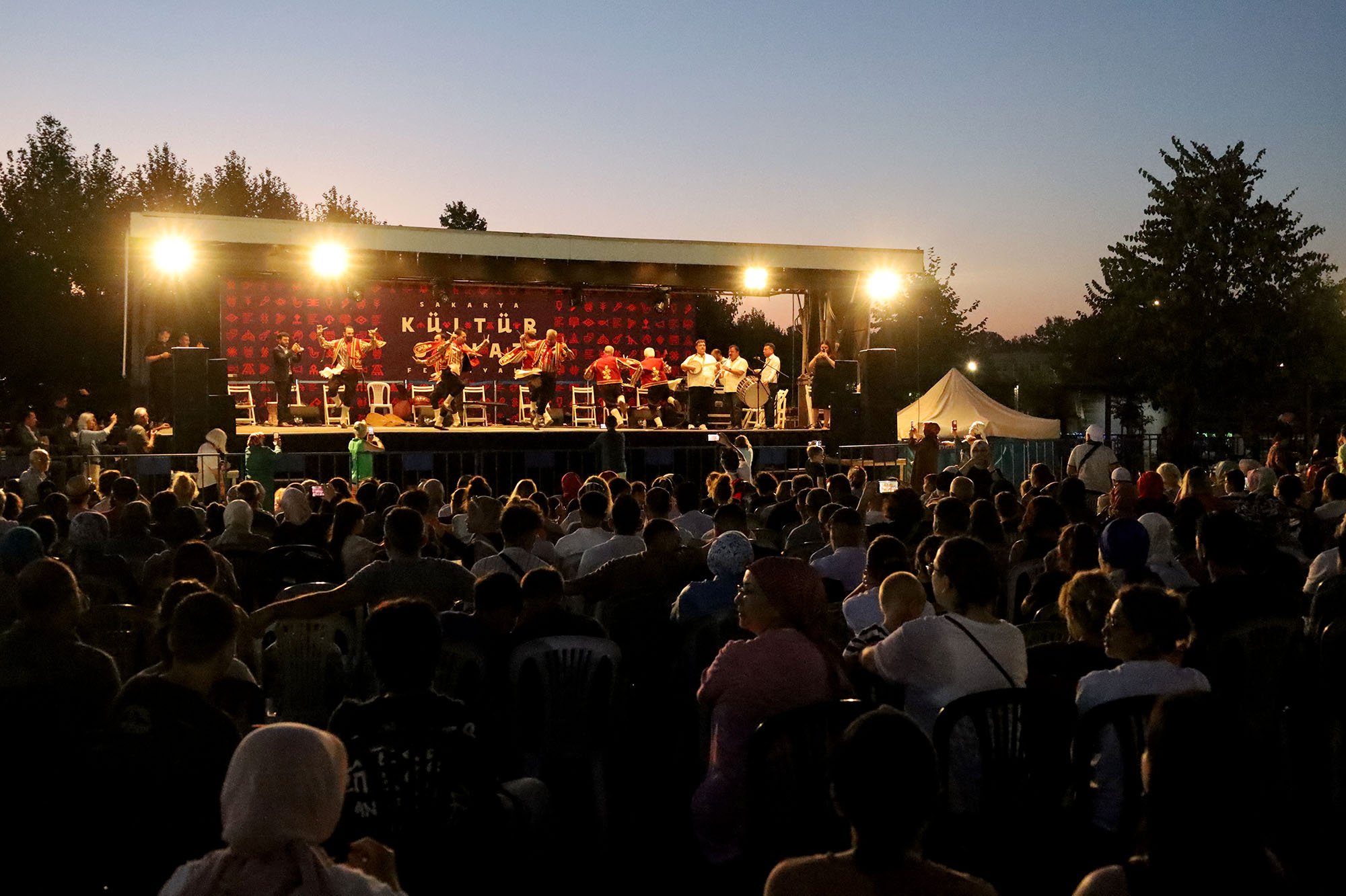 Hemşehri buluşmalarına unutulmaz son: Millet Bahçesi kültür festivalinde on binleri ağırladı