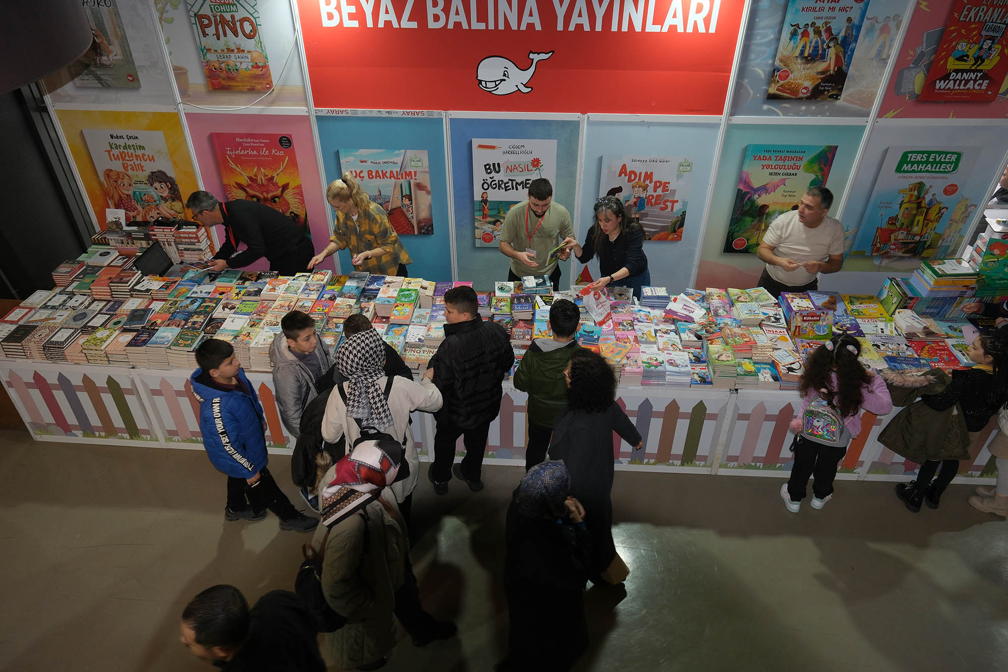 Sakarya'da çocukların 'ufkuna' ışık olacak edebiyat fuarı başladı: İlk günden binlerce misafir akın etti...