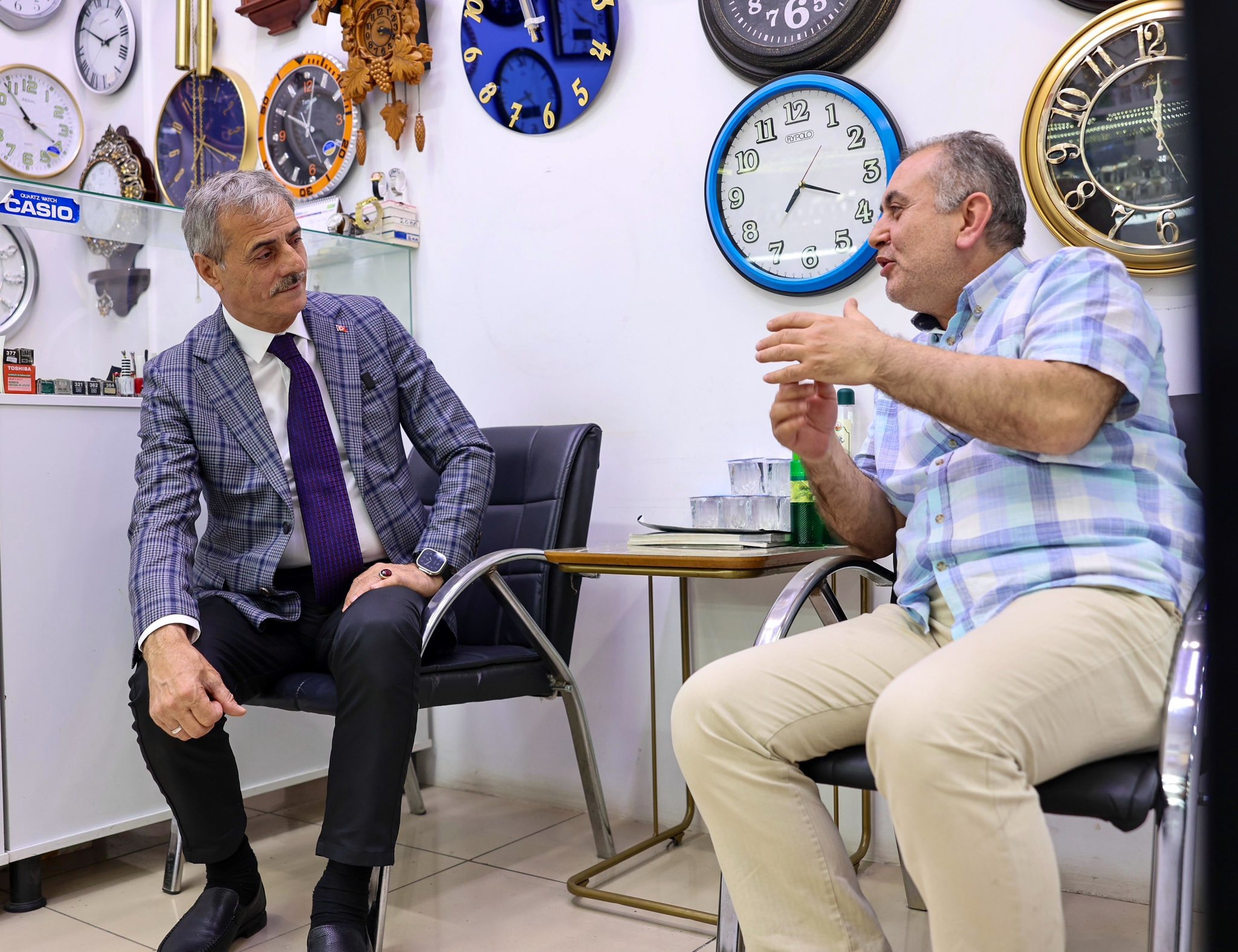 Başkan Yusuf Alemdar vatandaşla kucaklaşıp bayramlaştı: “Memlekete hizmet bizim için en büyük bayramdır”