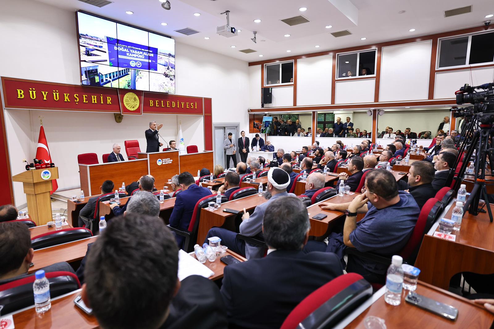 “Aynı anda her alanda yatırım ve hizmeti şehrimizle buluşturuyoruz”