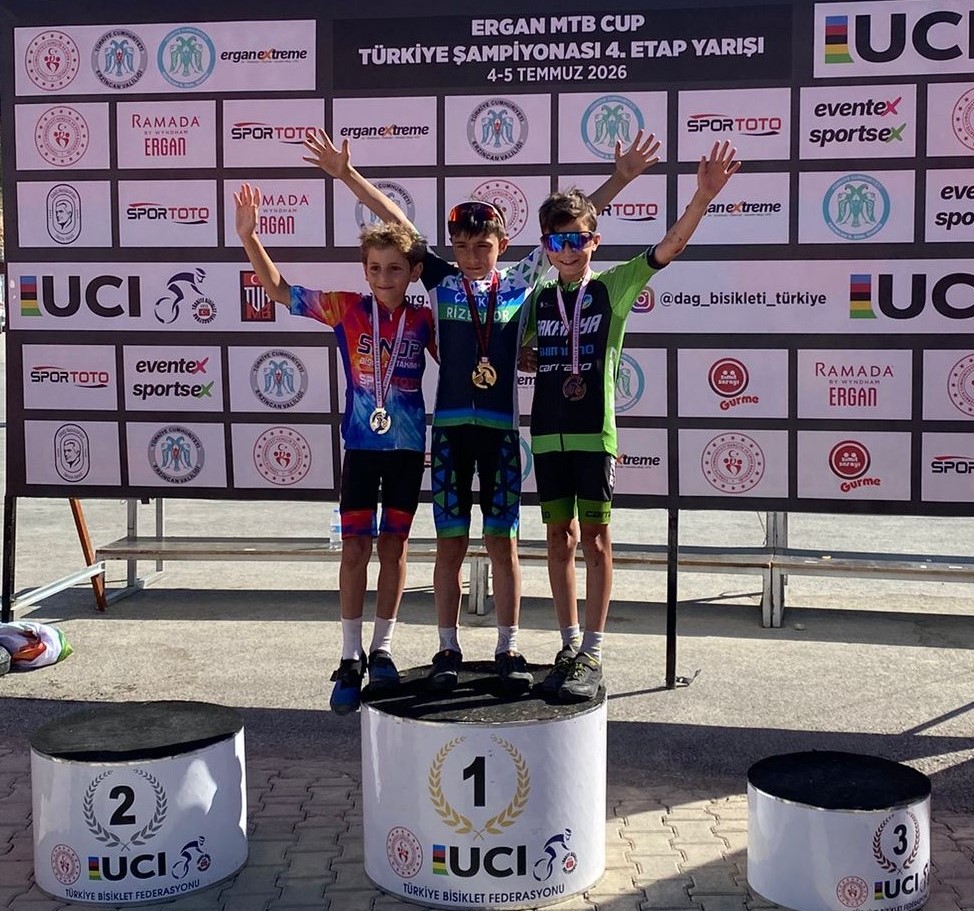 Büyükşehir sporcularından madalya yağmuru