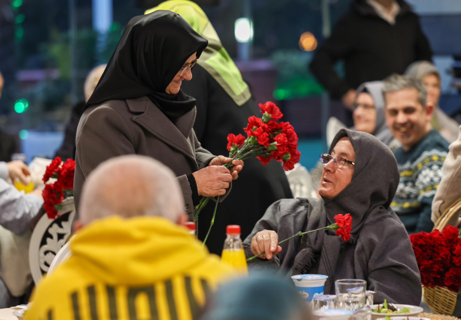 “Başımızın tacı büyüklerimizi asla yalnız bırakmayacağız”