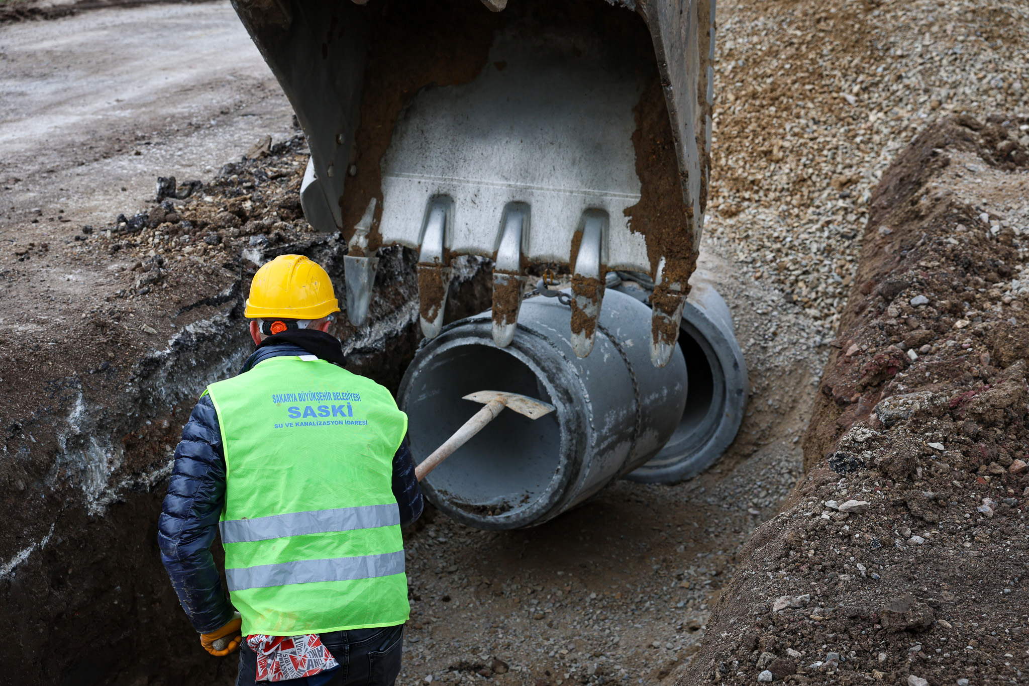 Karakamış Mahallesi’nin yağmur suyu altyapısı yeni hat ile güçleniyor