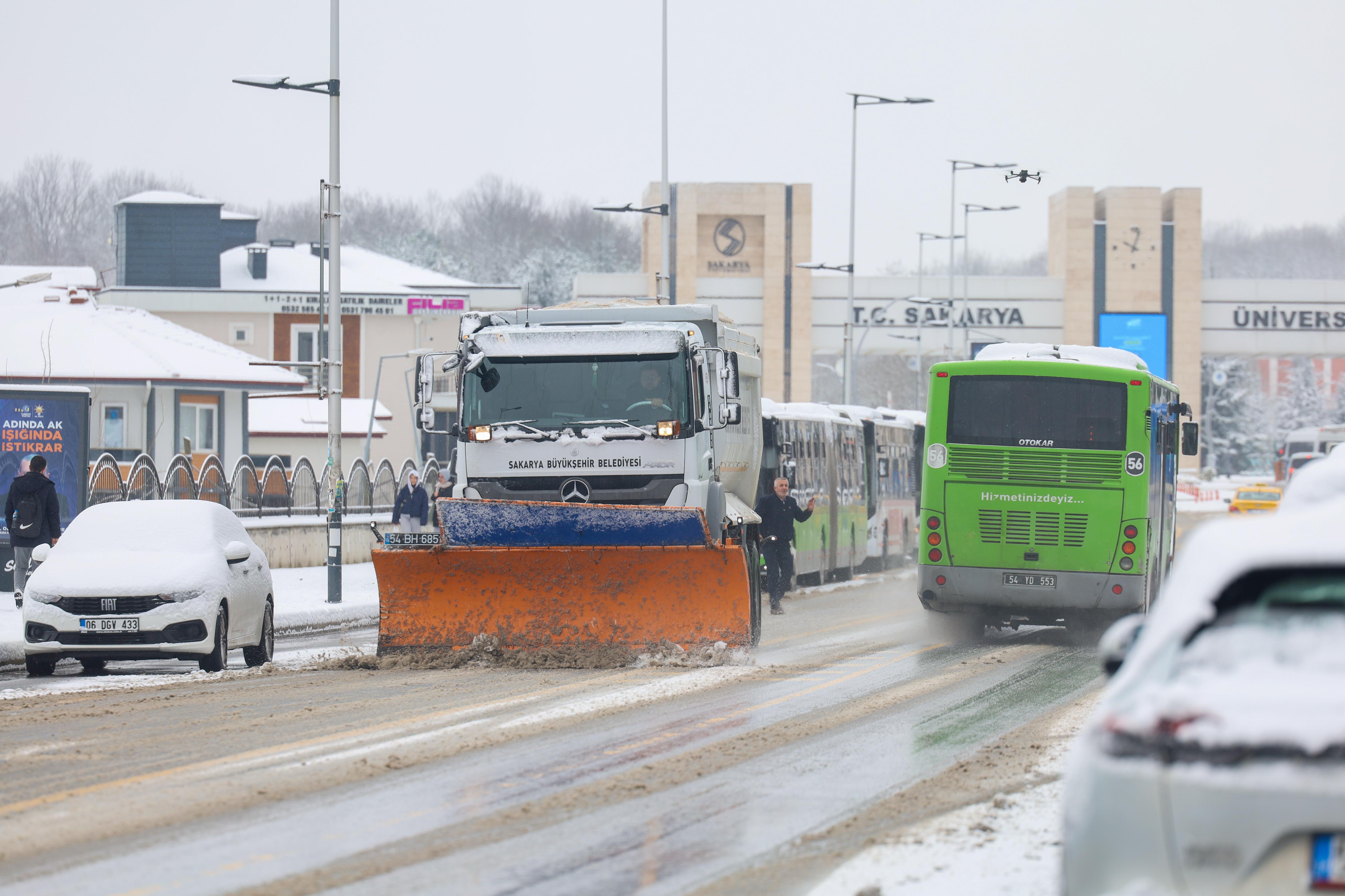 Büyükşehir kar raporunu yayınladı: 24 grup yolu ulaşıma açıldı