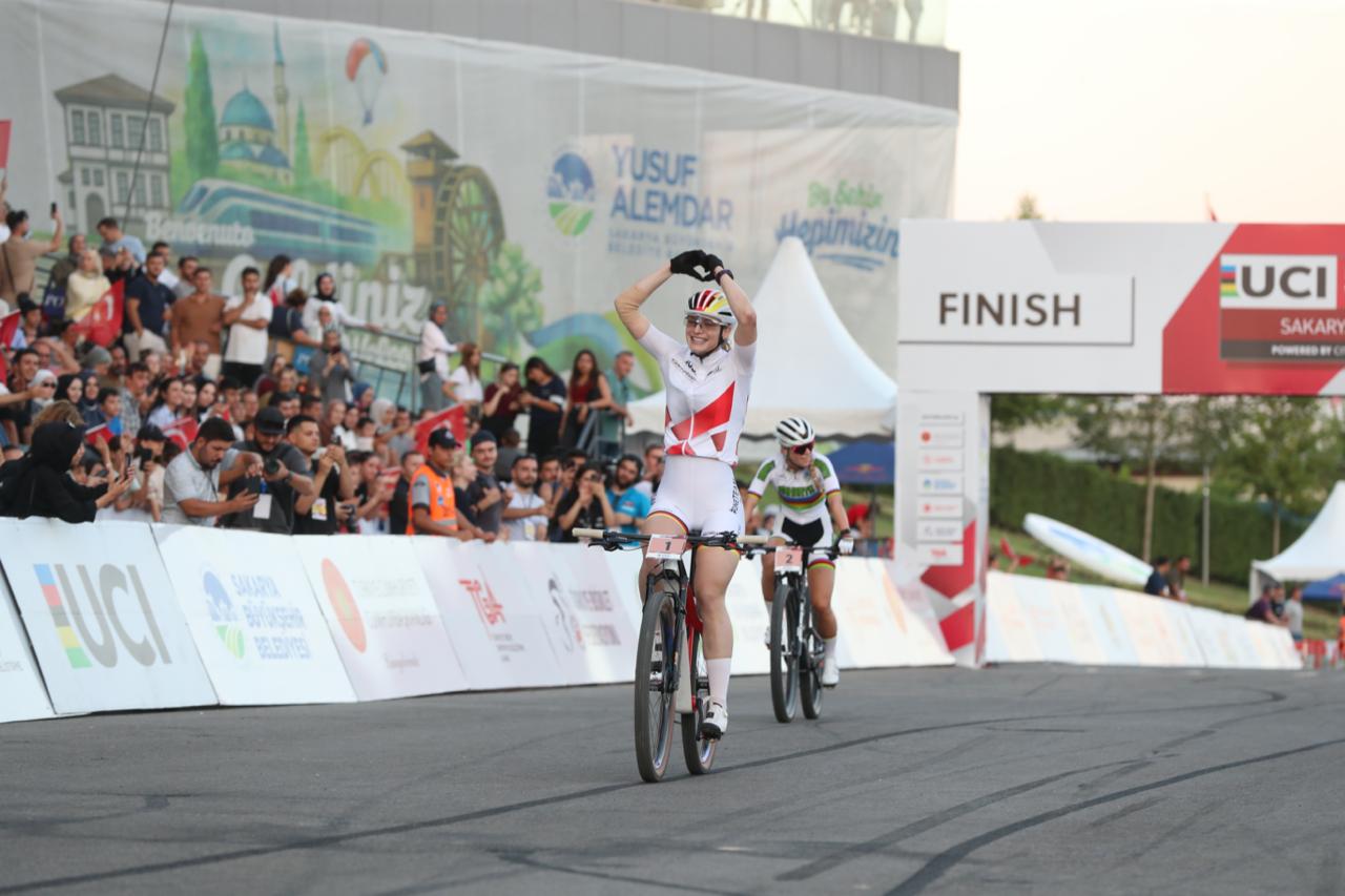 Şampiyon pedallar MTB Dünya Kupası’nda nefes kesti