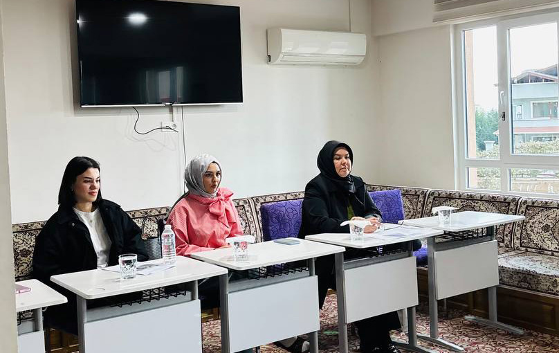 Büyükşehir’in “Kadın Kadına” projesi Akyazı’da devam etti