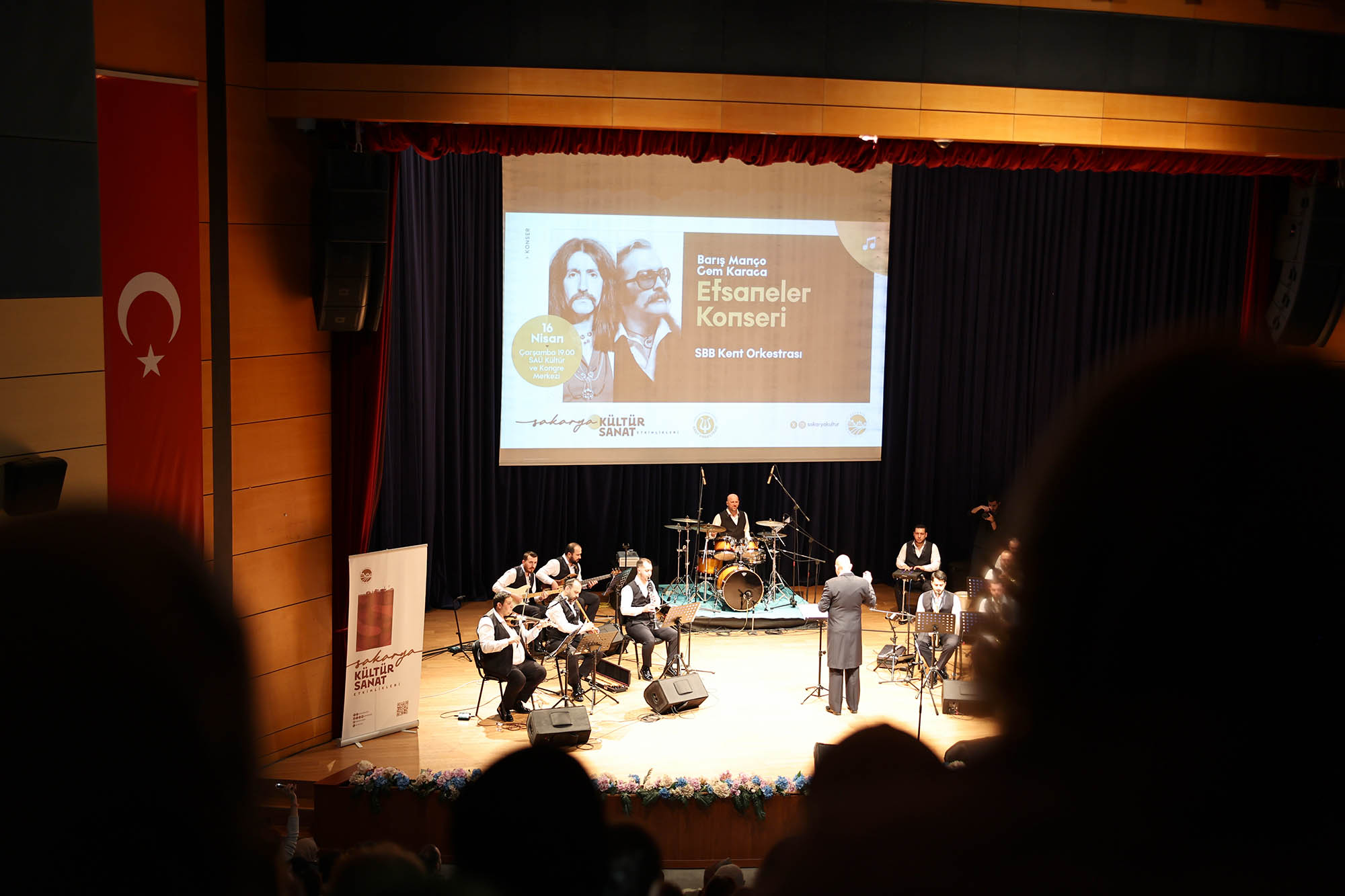 Anadolu Rock’un efsaneleriyle unutulmaz bir gece: Müzikseverler akın etti