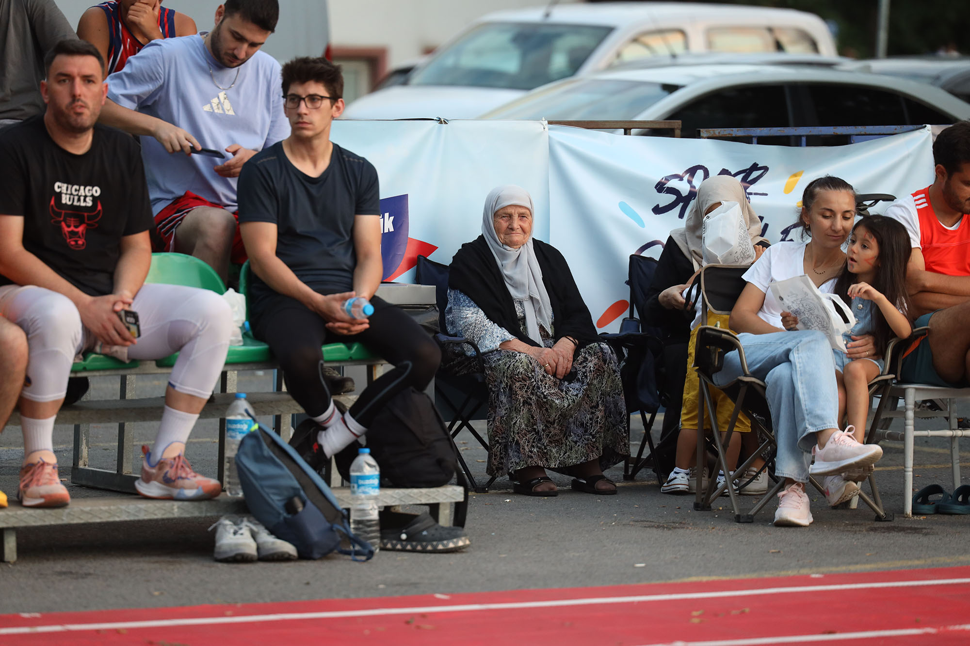 Sokakta basketbol şöleni: Tribünler doldu, heyecan zirve yaptı