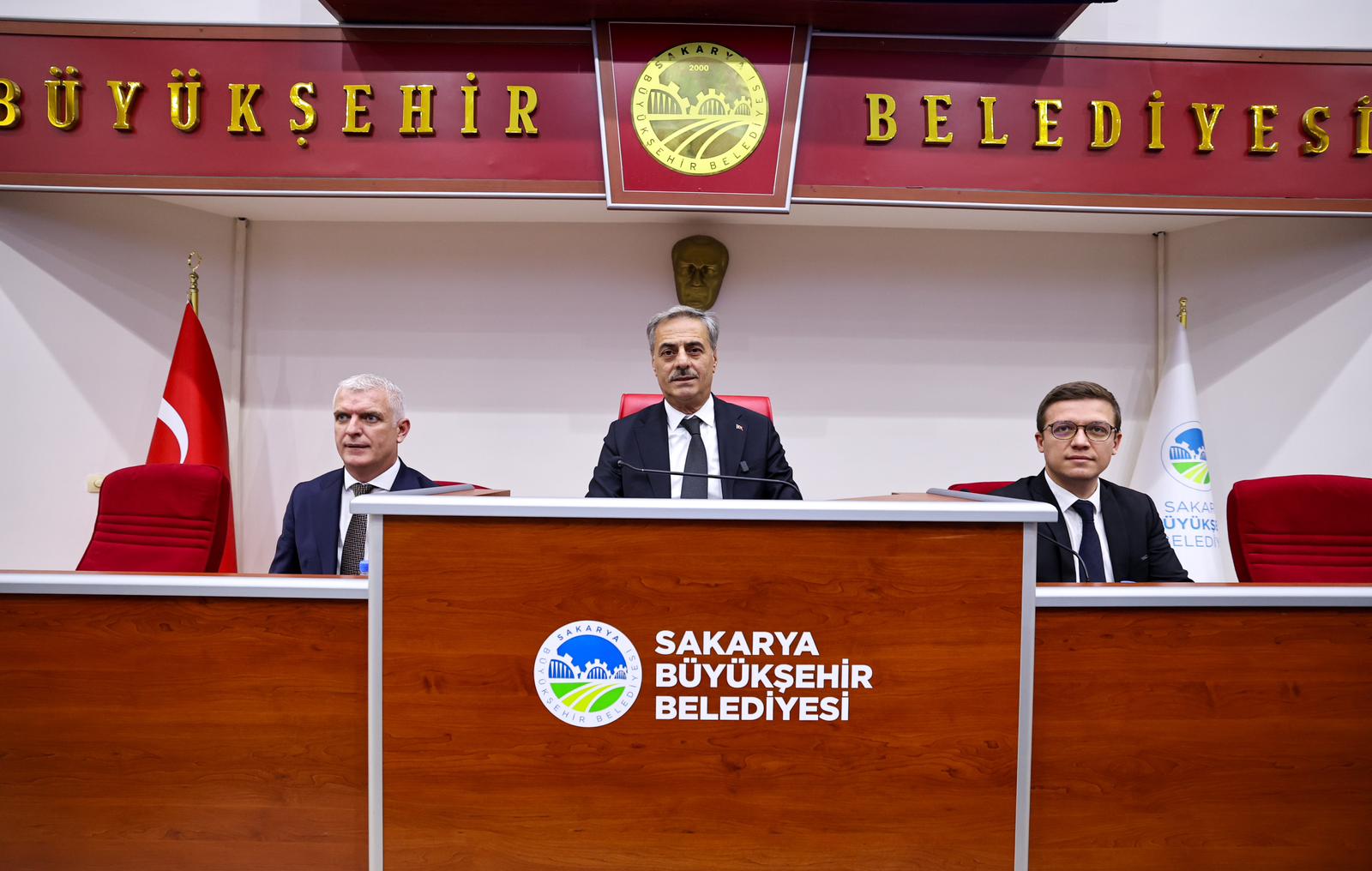 “Aynı anda her alanda yatırım ve hizmeti şehrimizle buluşturuyoruz”