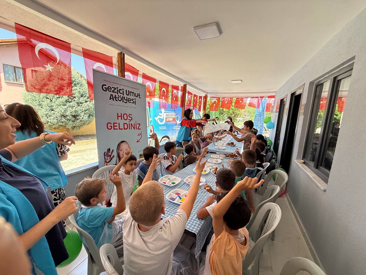 Büyükşehir’in Gezici Umut Atölyesi mahalle mahalle gönüllere dokunuyor