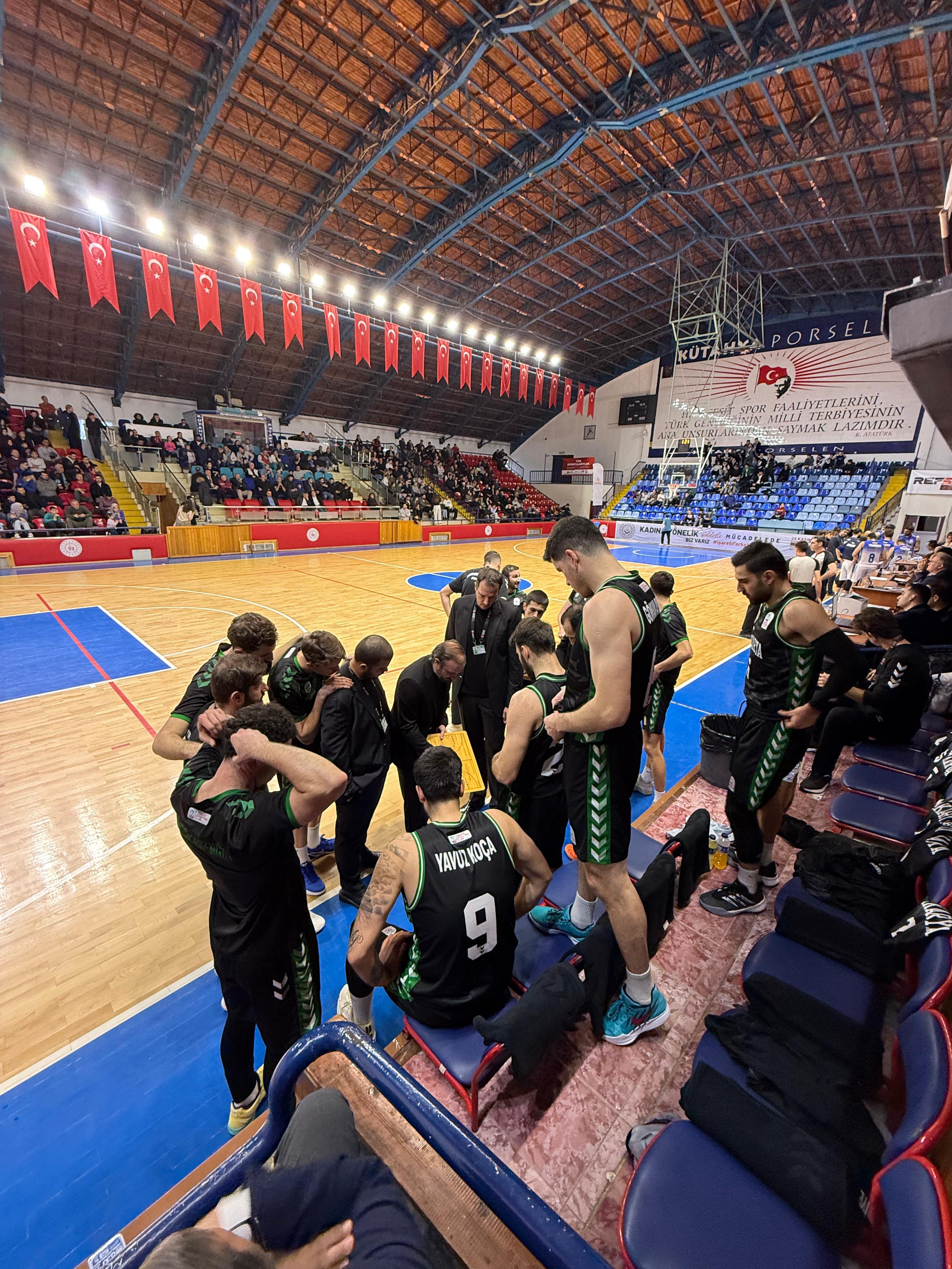 Namağlup lider Büyükşehir Kütahya engelini aştı: 63-70