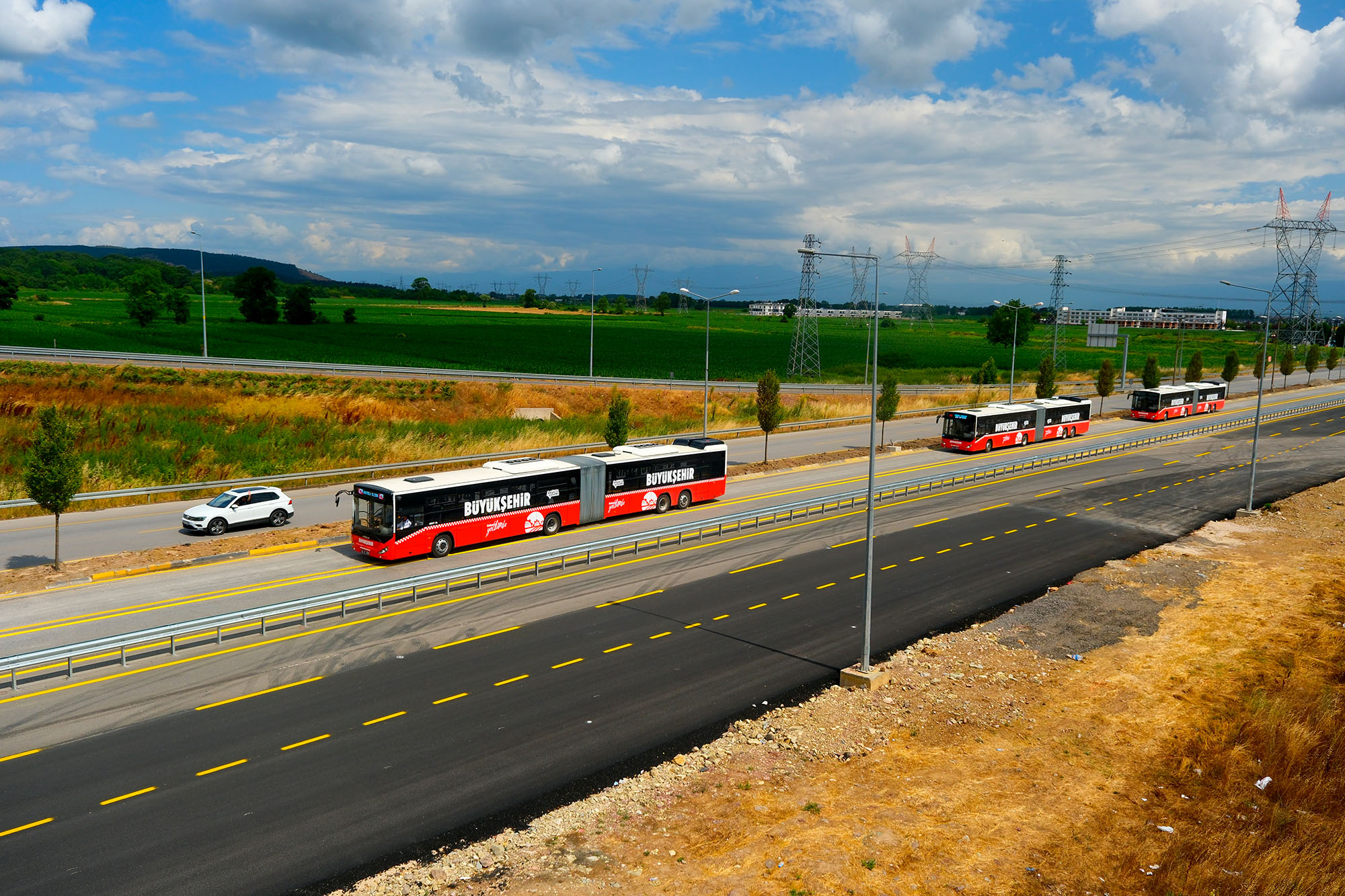 Metrobüsler seferlerine başladı: Büyükşehir detayları açıkladı