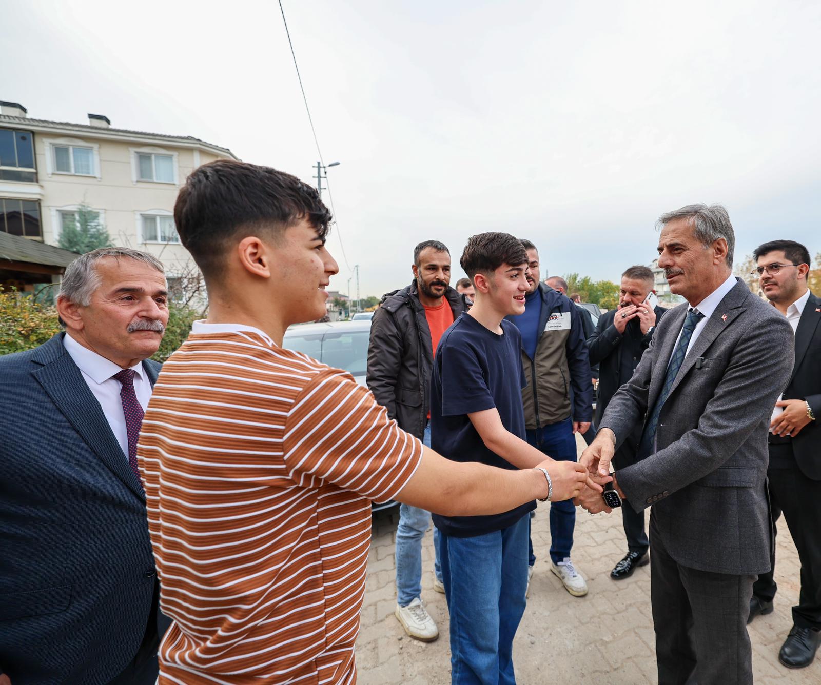 Yeni caddeler ve bağlantı yolları ile şehrimizin ulaşımına güç katıyoruz 