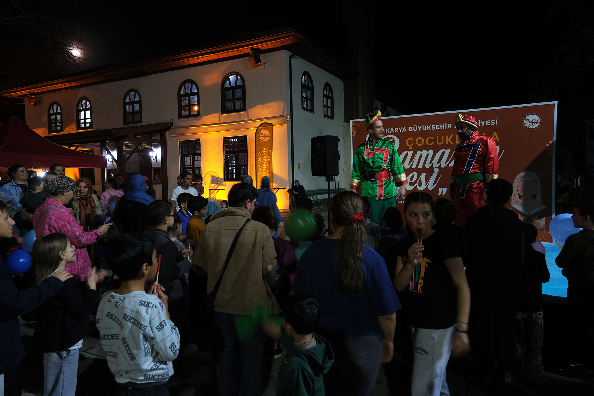 Sakarya’da Ramazan’ın neşesini şehrin dört bir yanına taşıyorlar: Gösteriler, oyunlar, ikramlar…