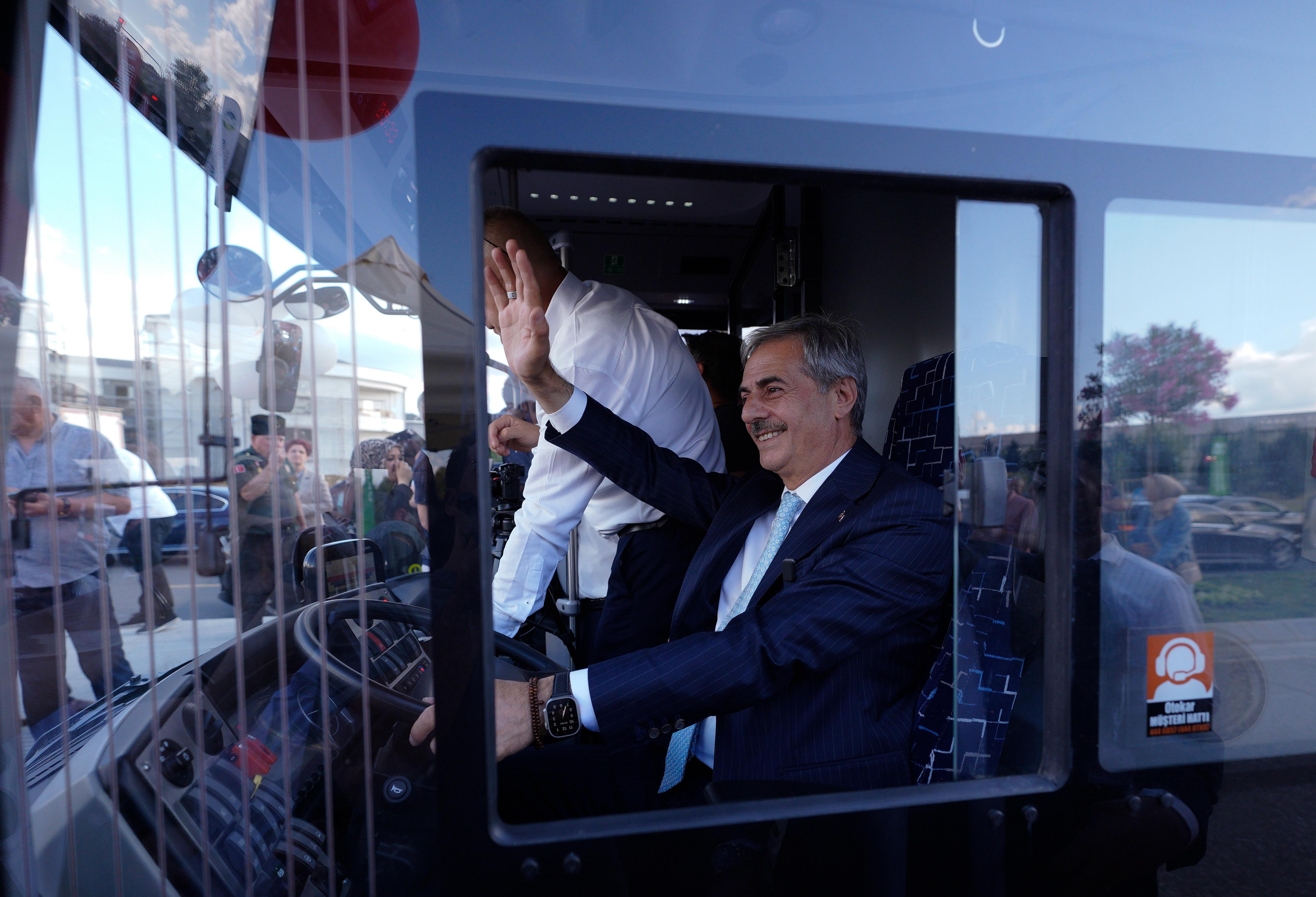 Metrobüsler Yusuf Alemdar’ın söz verdiği tarihte Sakarya yollarında