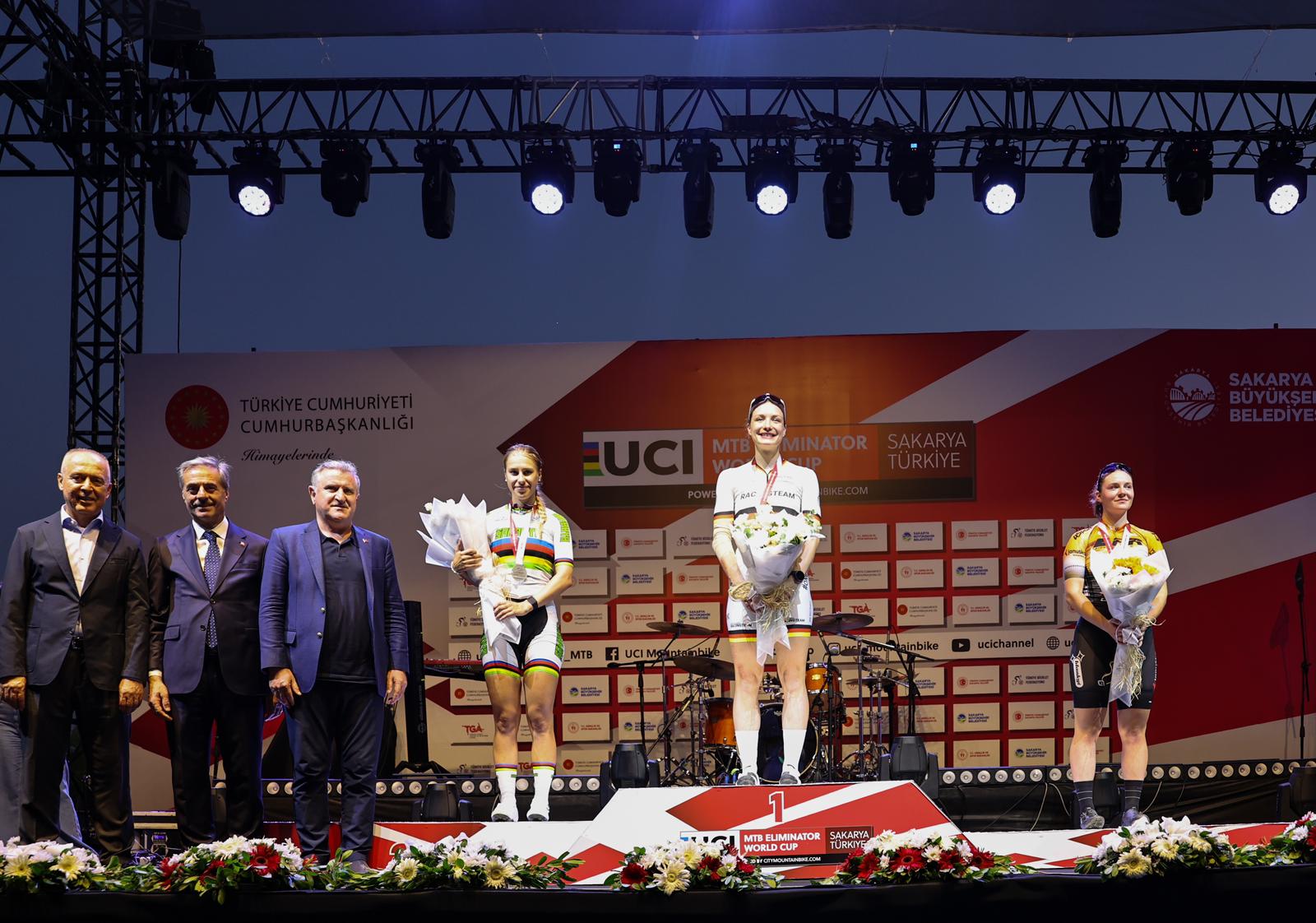 Şampiyon pedallar MTB Dünya Kupası’nda nefes kesti