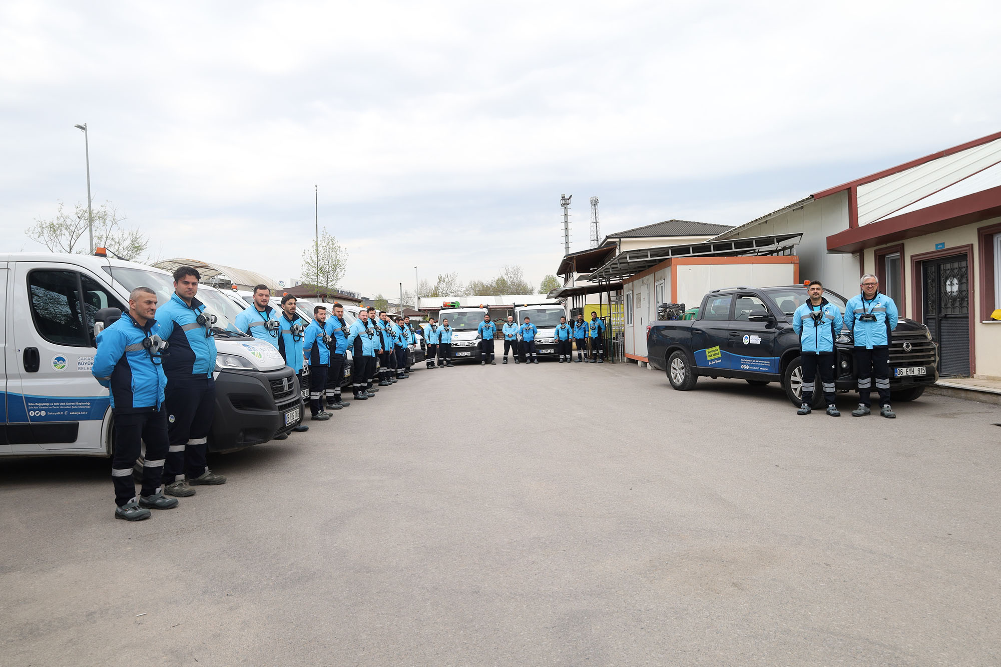 Ekip sahaya indi, şehrin her ‘karışında’ mücadele başladı