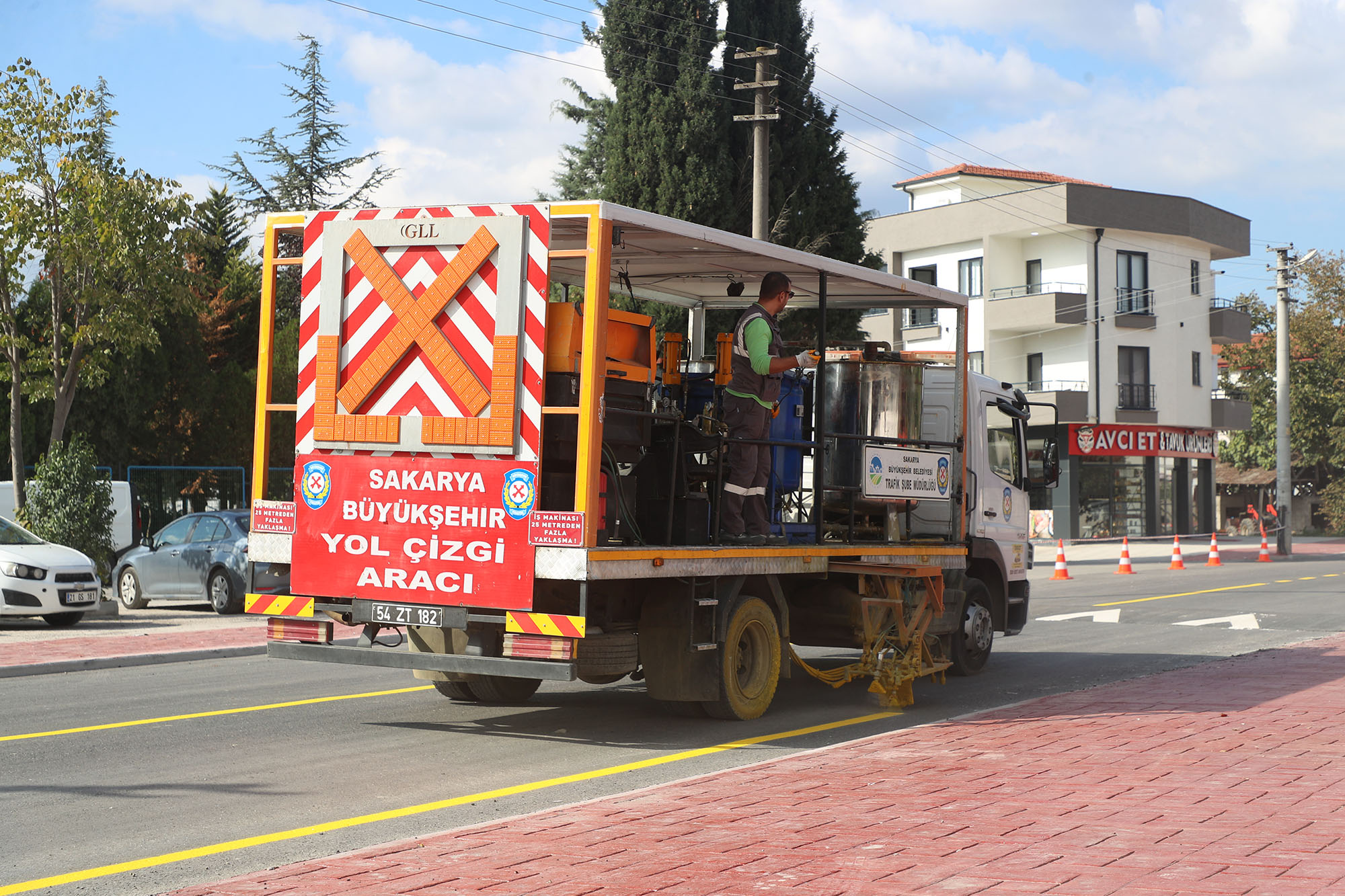 Sil baştan yenilenen Küpçüler Caddesi’ne renk katan son dokunuş