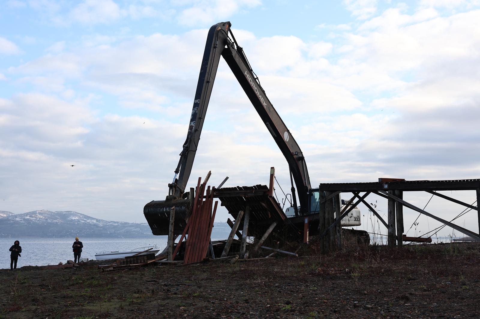 Sapanca Gölü kıyılarındaki kaçak yapılar kaldırılıyor