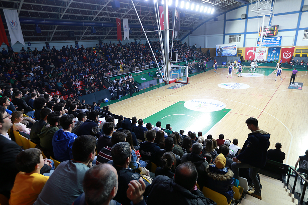 Dev Adamlar Akhisar’a karşı