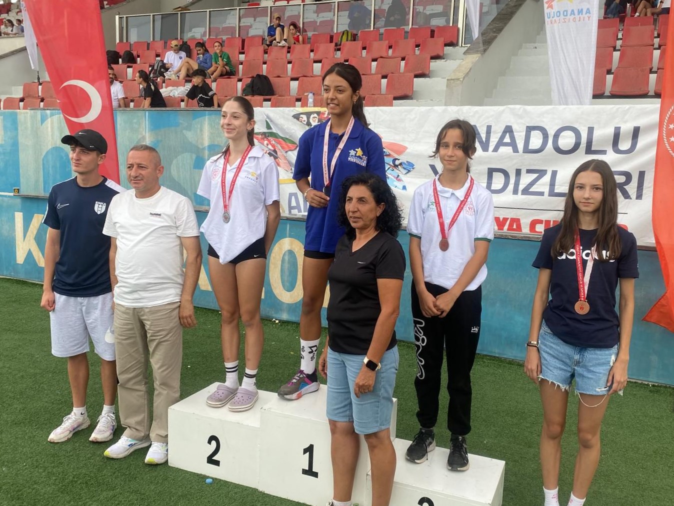 Büyükşehir sporcuları başarılarına yenilerini ekledi