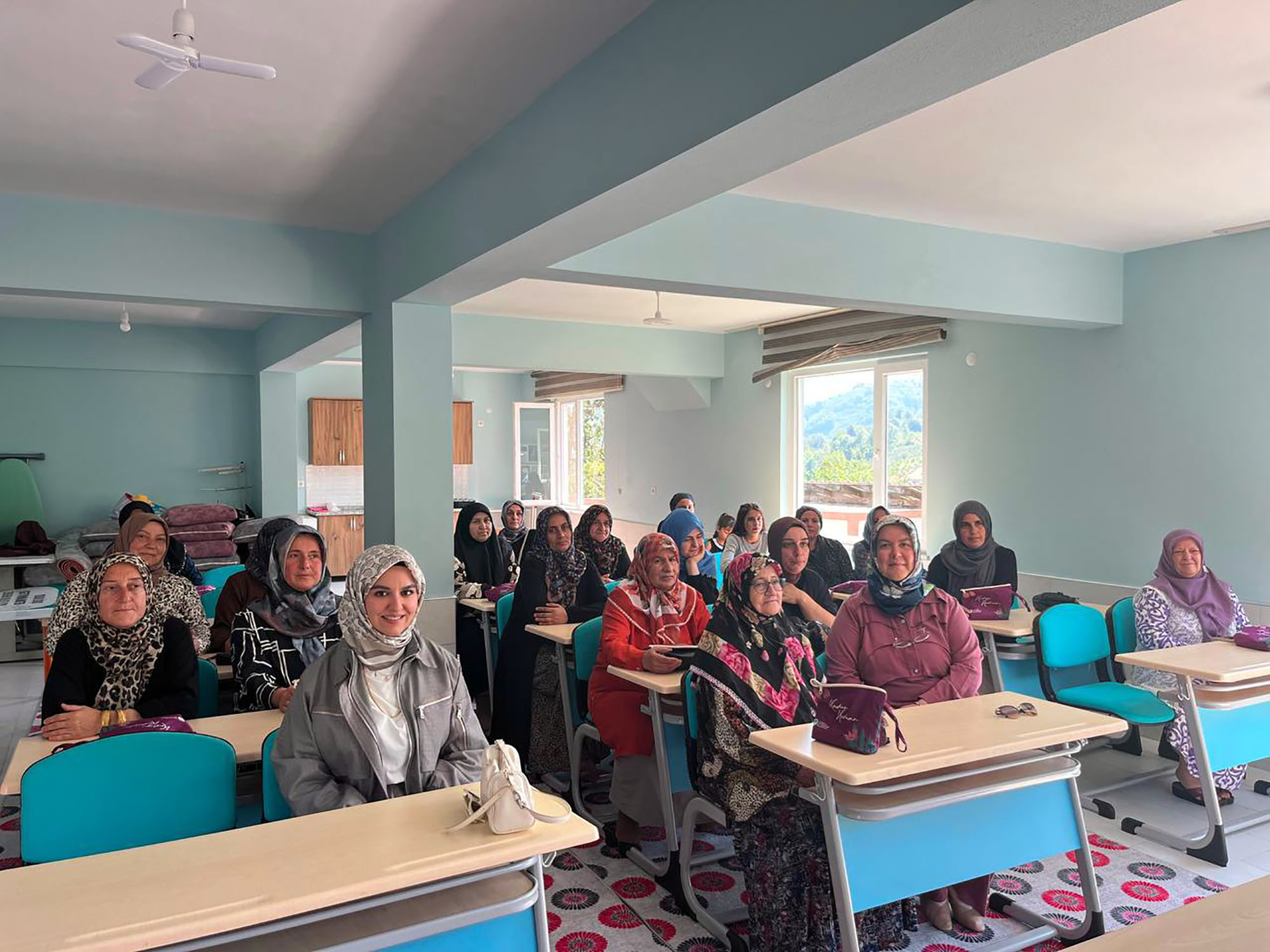Büyükşehir’in “Kadın Kadına” buluşmaları Akyazı’da devam etti