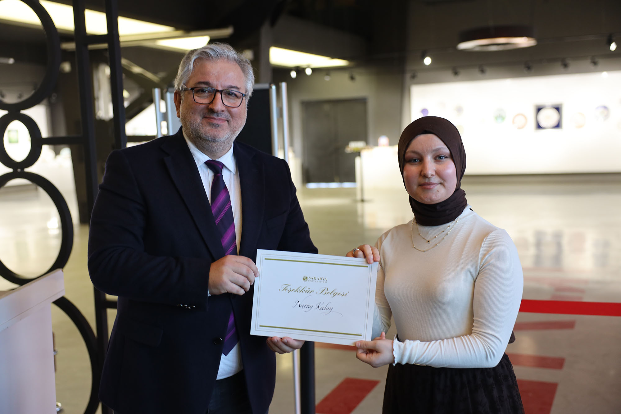 Genç sanatçıların hazırladığı “Topraktan Geleneğe Çini” sergisi OSM’de açıldı