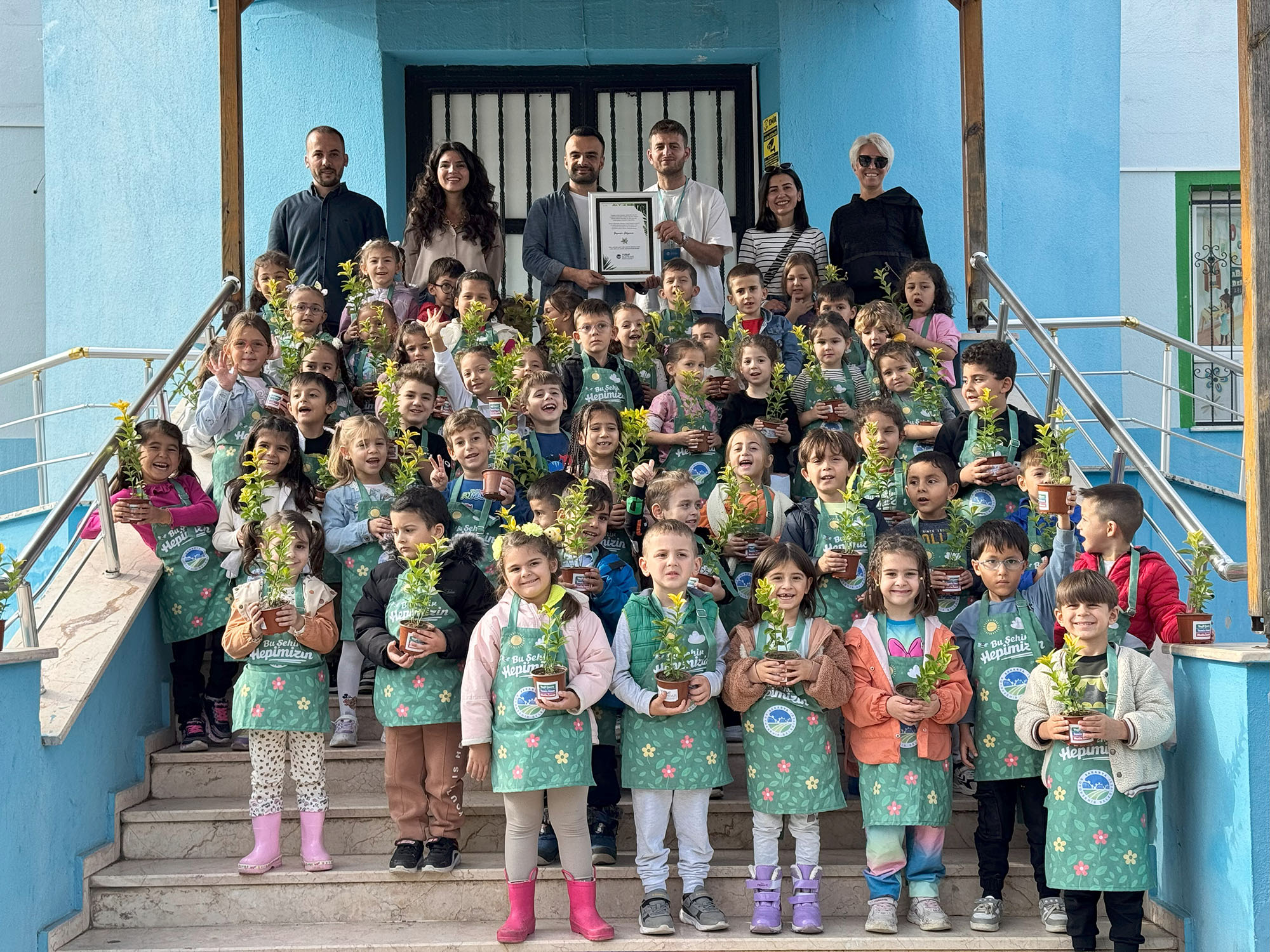 Toprağa dokunan minik eller Sakarya’da umudu ekti