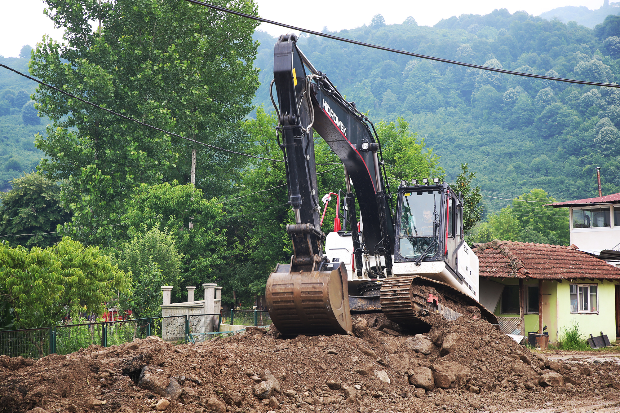 Büyükşehir Belediyesi afet bölgelerinde onarım çalışmalarını sürdürüyor