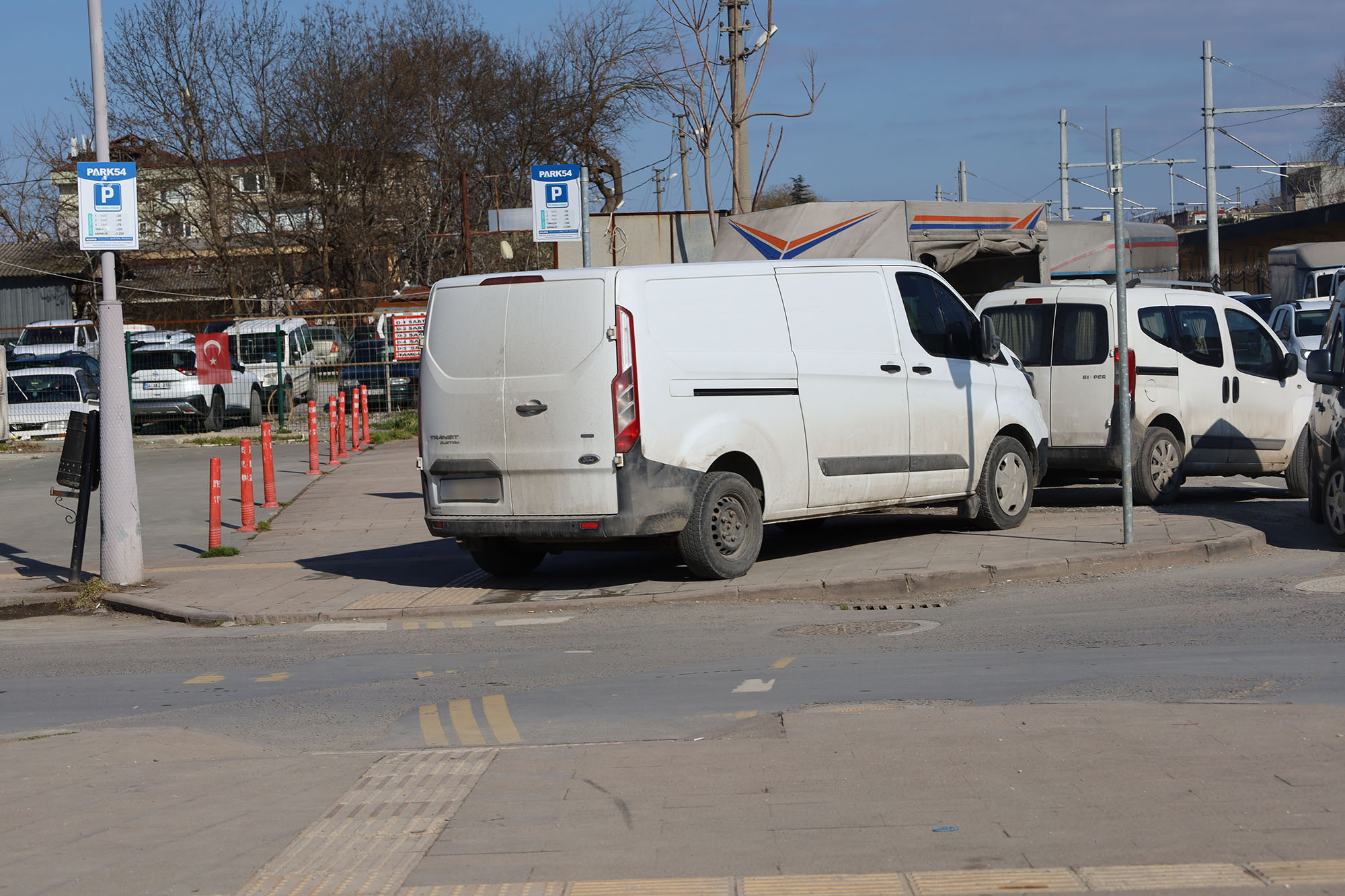 Her köşe başında aynı hatırlatmayı yapıyorlar: Bu şehir hepimizin…