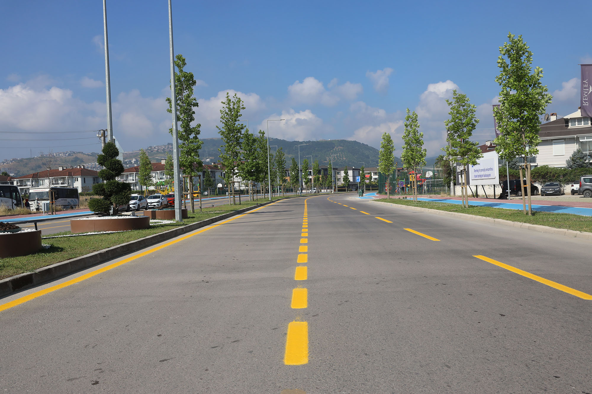 Büyükşehir, yol çizgilerini yenileyerek güvenli ulaşımı güçlendiriyor