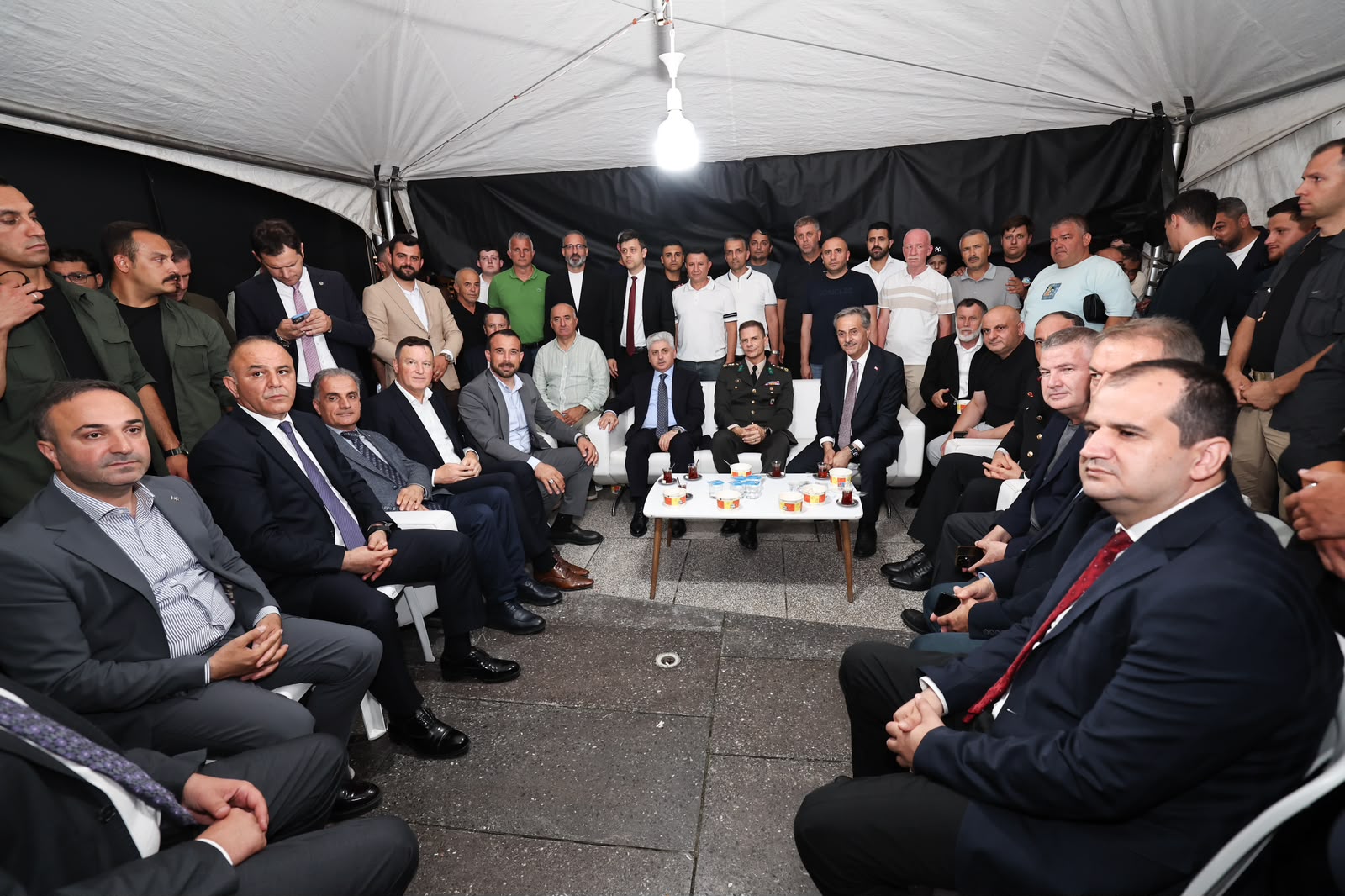 “Milletimiz uğruna can verilen vatanı darbecilere teslim etmedi, hiçbir zaman etmeyecek”