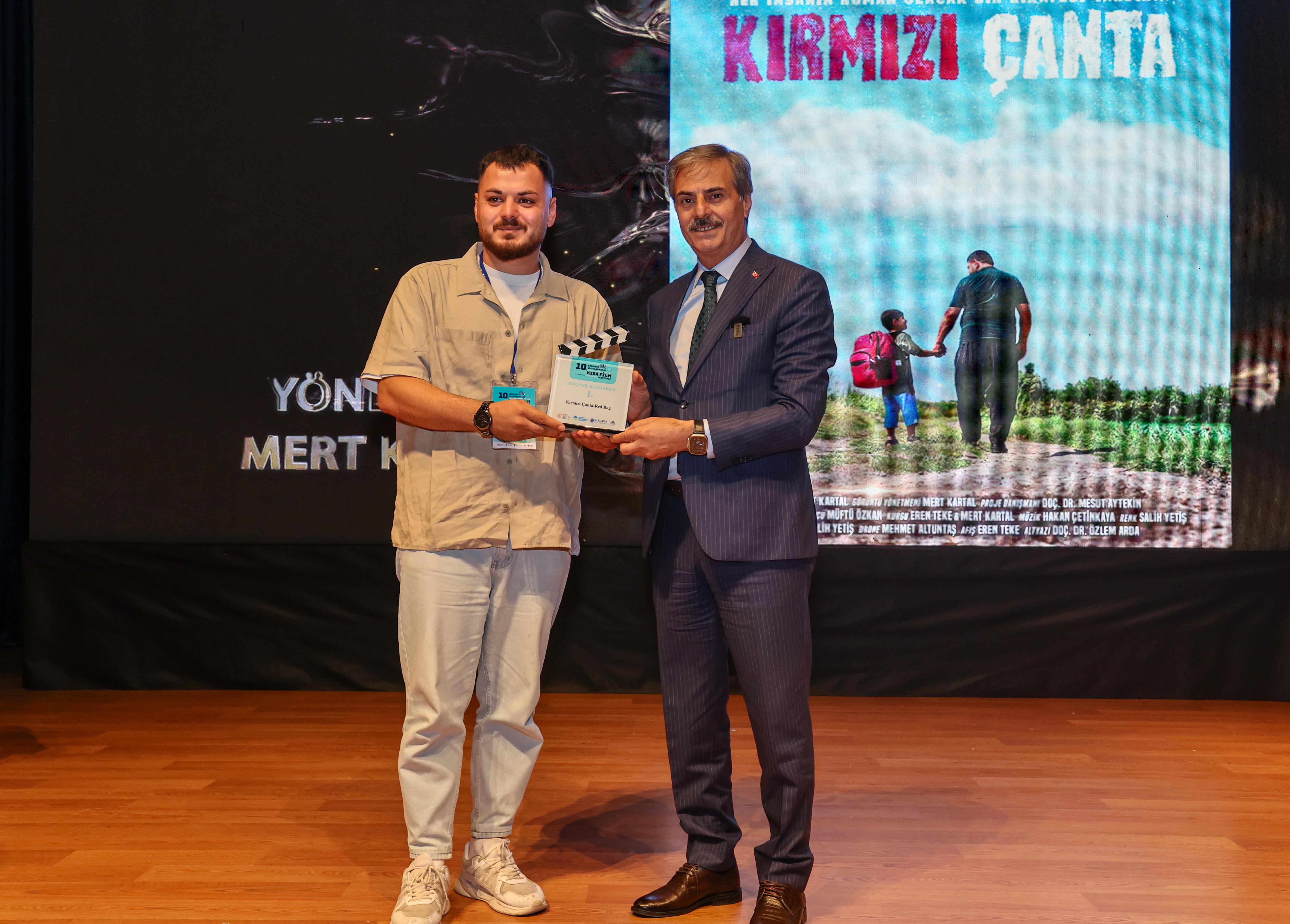 “Sanat toplumların ve şehirlerin gelişimine katkı sağlayan önemli başlıklardan biridir”