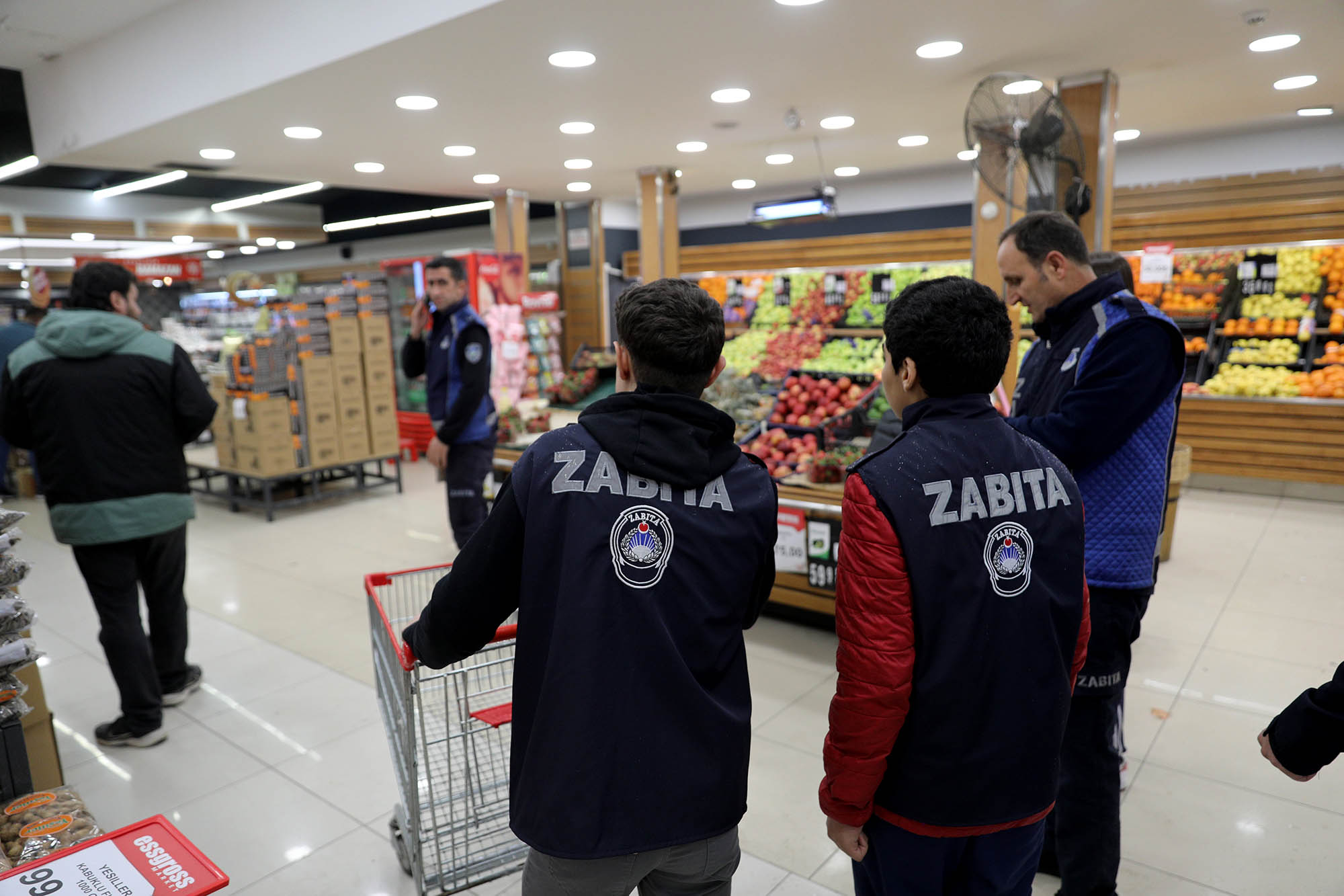 Sakarya’da çocuk zabıtalar sahaya indi: Tek tek kontrol edip uyardılar