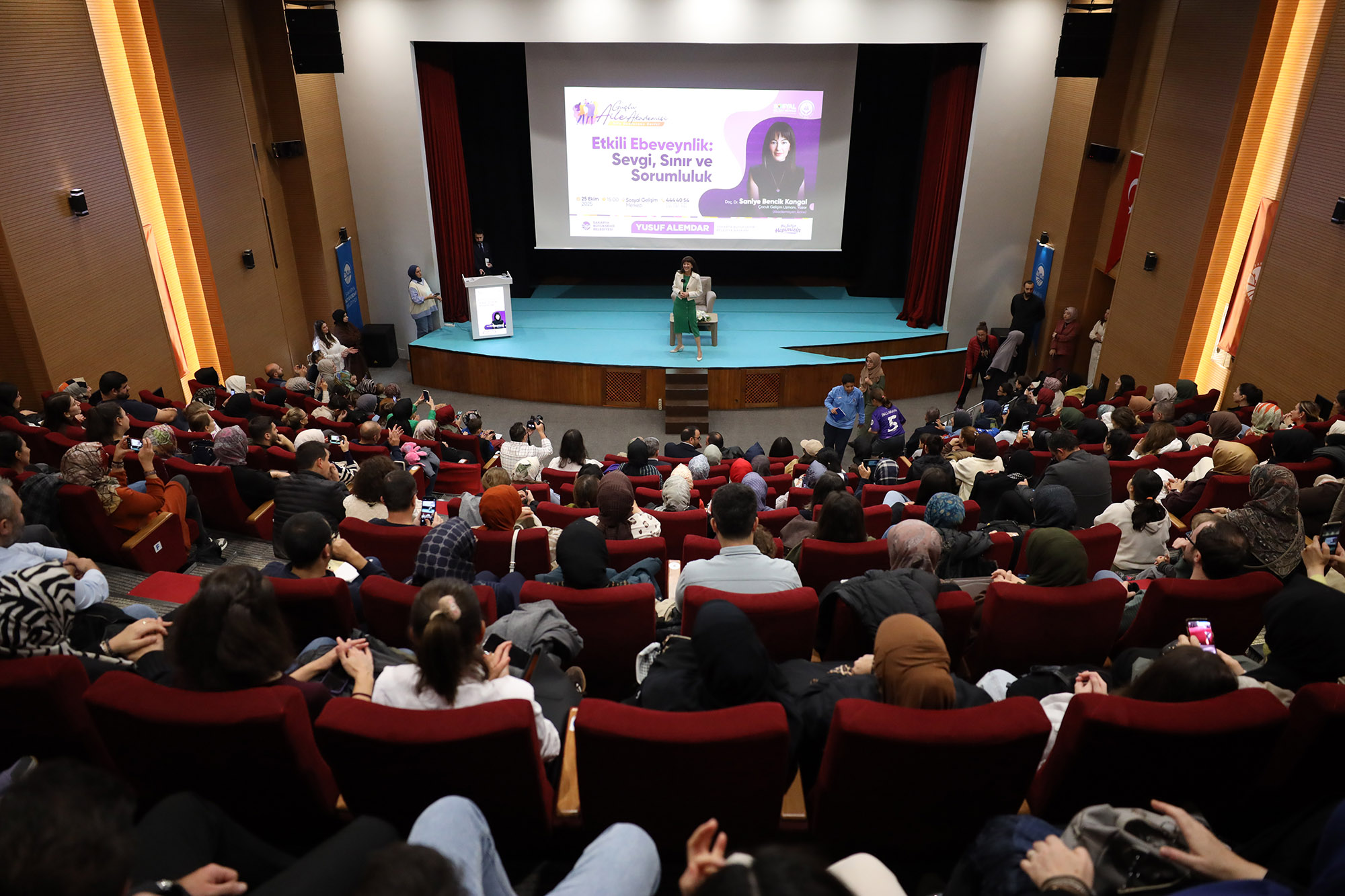 “Çocuklarınıza pahalı hediyeler değil, sevgi dolu anlar verin”