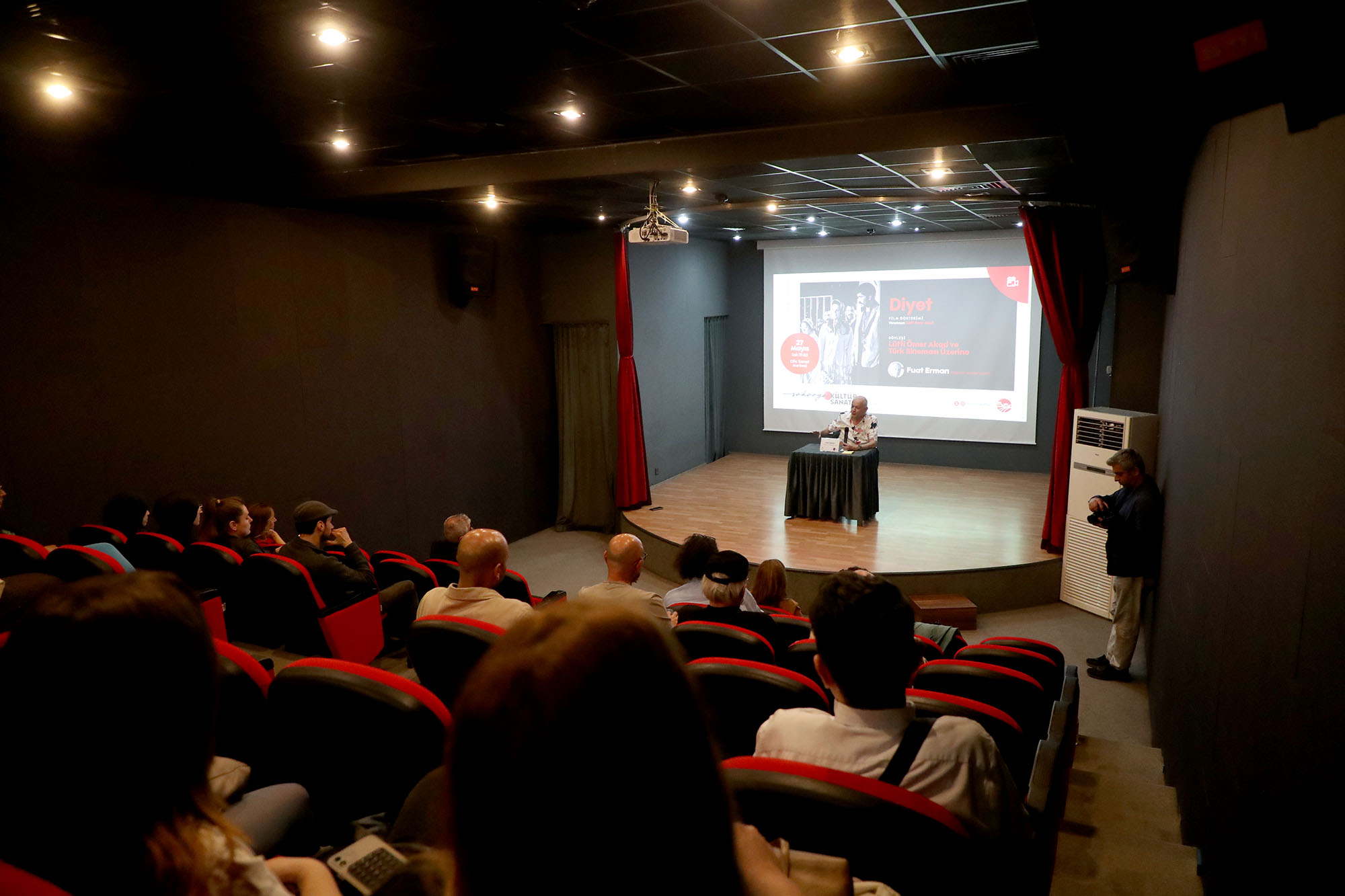OSM’de film gösterimi ve söyleşinin konusu Lütfi Ömer Akad sineması oldu