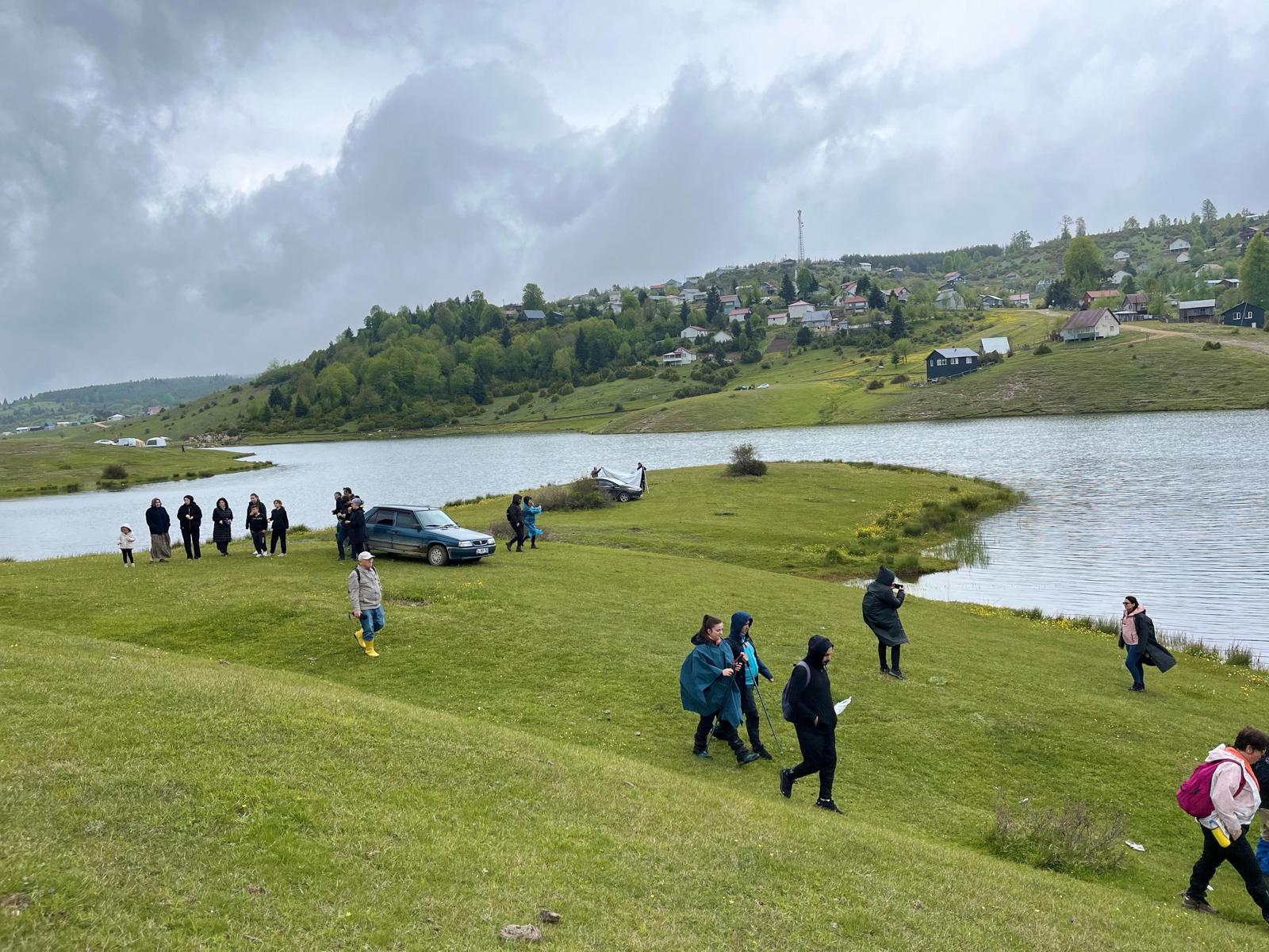 Doğa tutkunları Karagöl’ün cennet doğasını adım adım keşfetti 