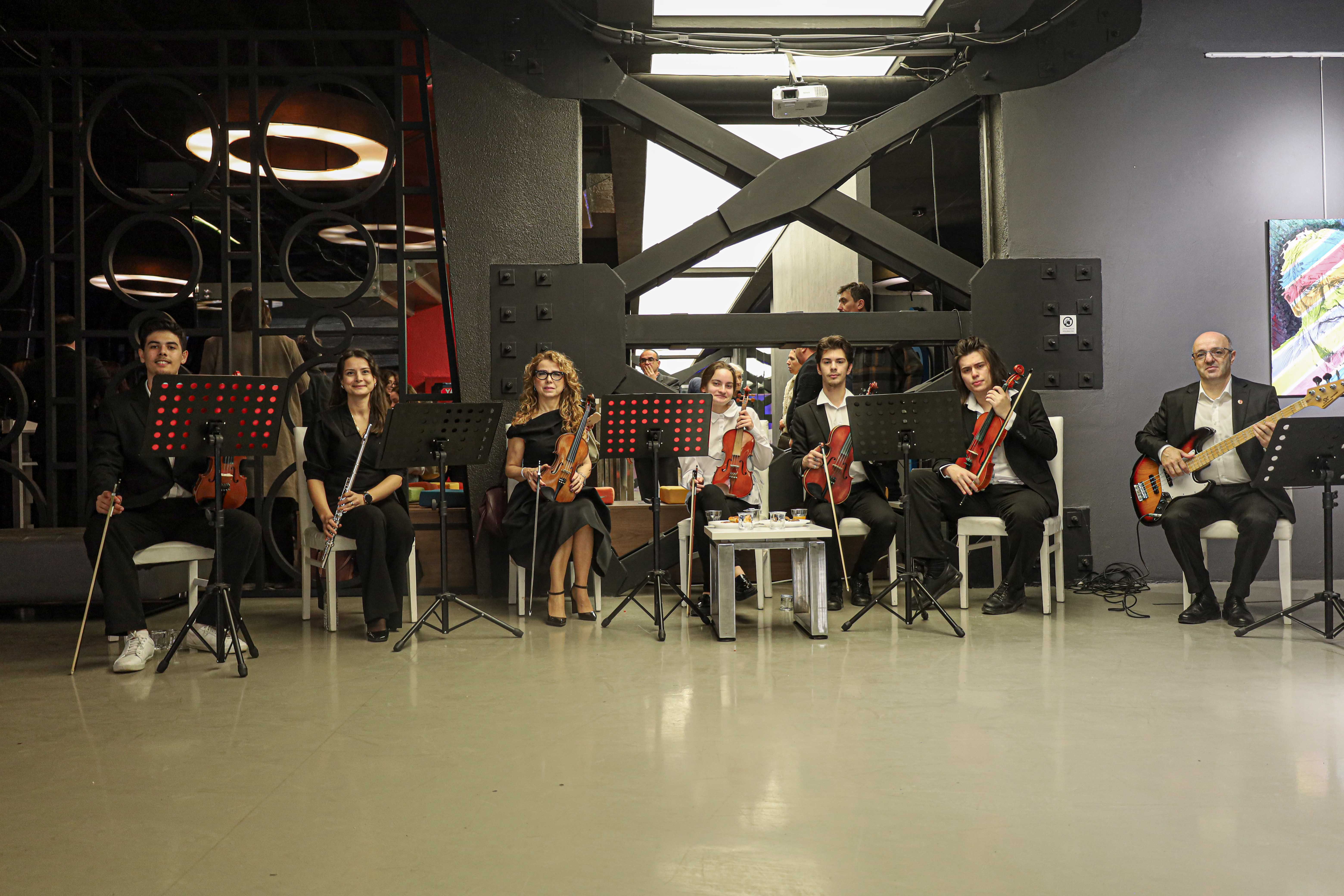 Öğretmenler Günü’ne özel resim sergisi OSM’de kapılarını açtı