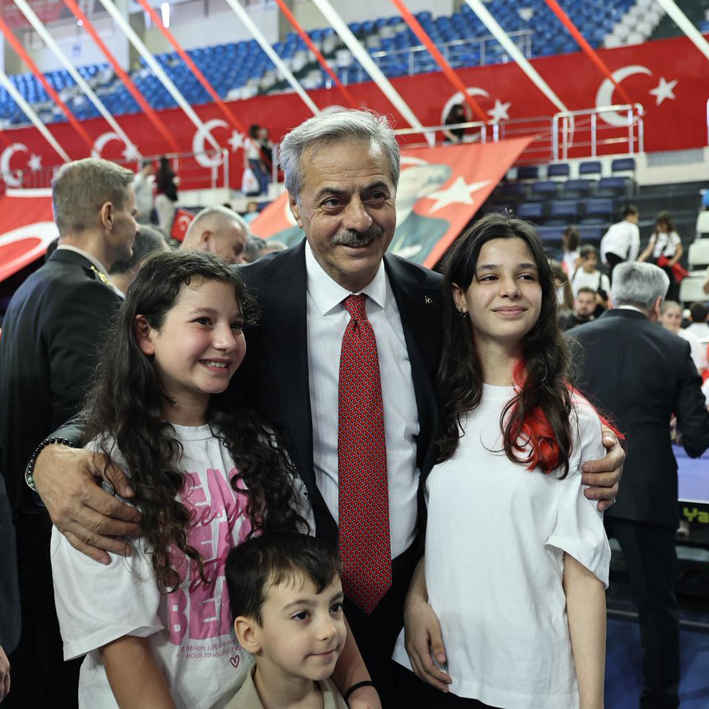 “Gençlerimizin yanında oluyor, onların sporla, sanatla ve eğitimle iç içe büyümesi için gereken desteği sunuyoruz”