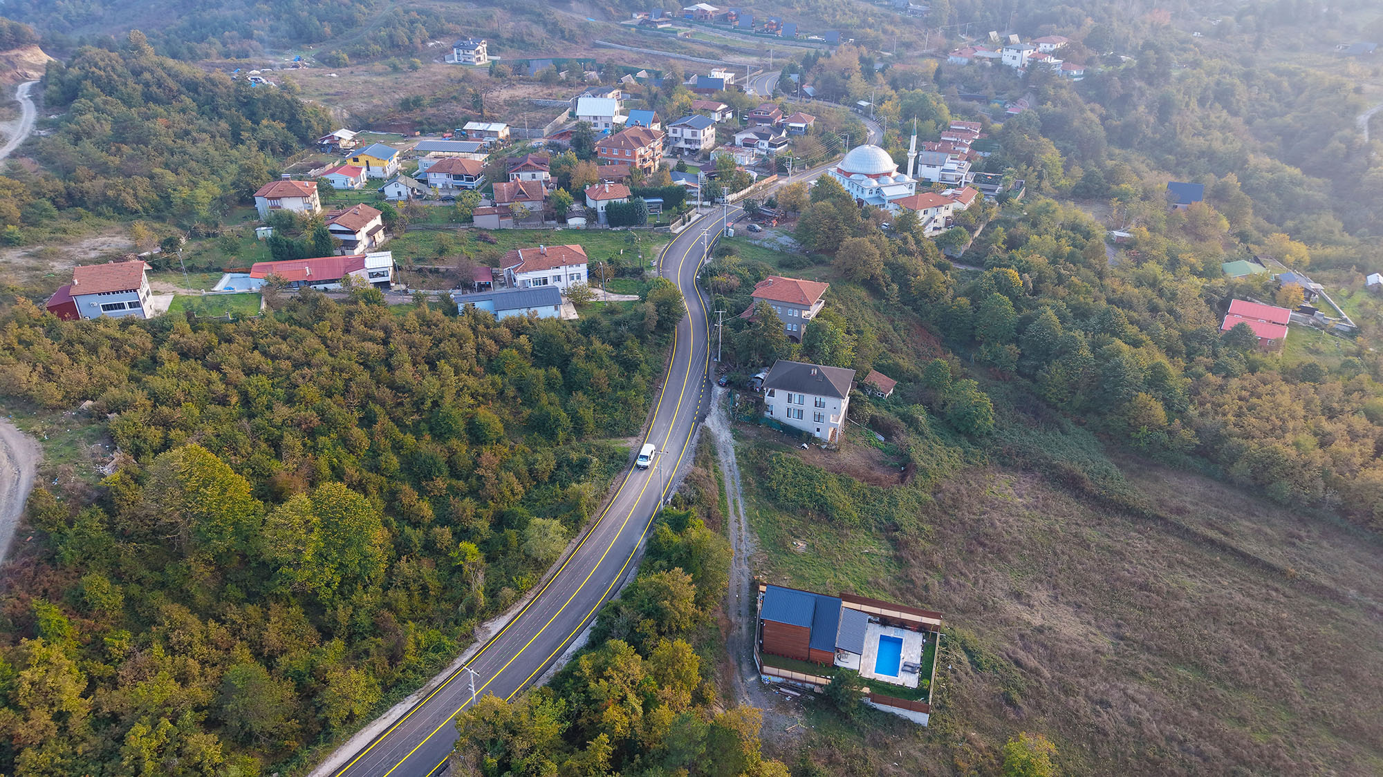 Büyükşehir Hacımercan’ın yollarını tablo gibi işledi
