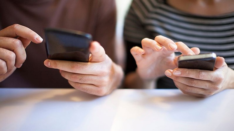 “Sosyal medya benlik algımızı fark etmeden şekillendiriyor”