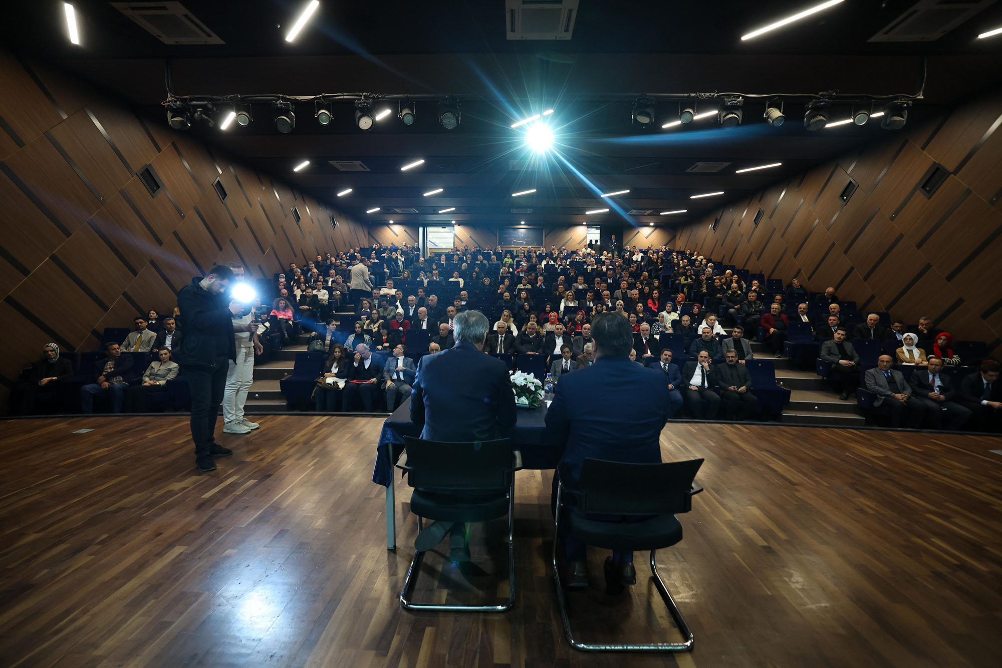 “İnşa edilecek yeni ve güçlü Sakarya’da gençlerimiz kendi hikâyesini yazacak”