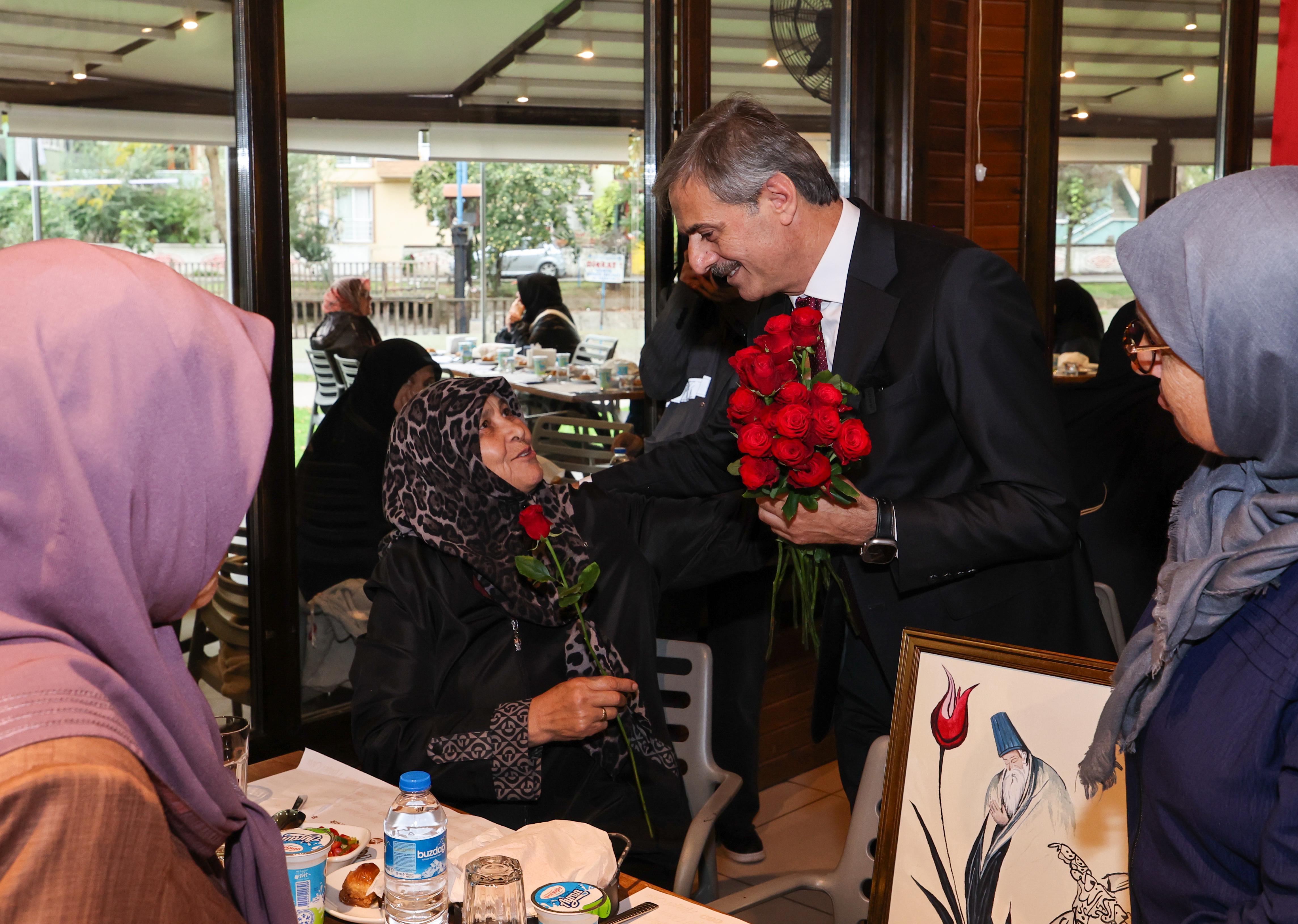 Yusuf Alemdar eli öpülesi büyüklerle kucaklaştı: “Sizlere hürmeti geleceğe miras bırakacağız”