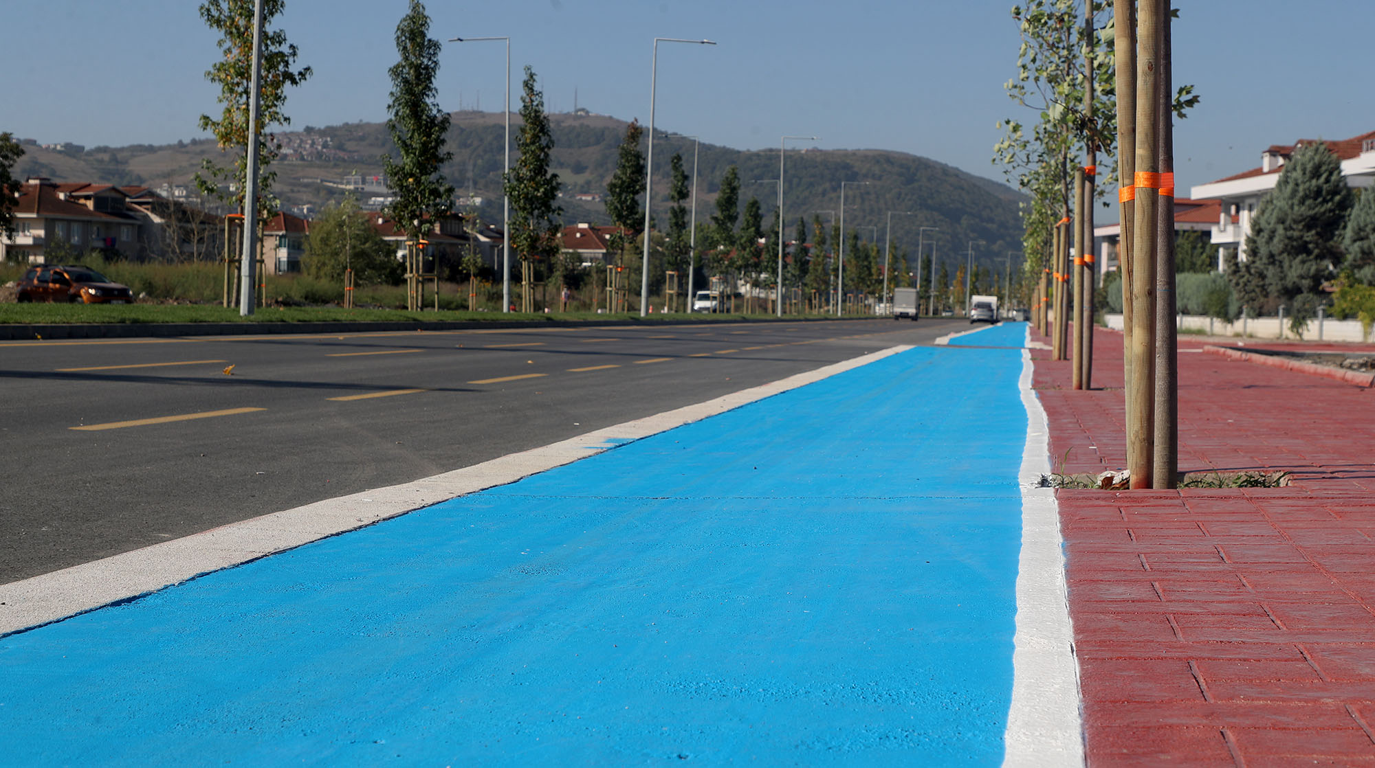 Yeni arterde bisiklet yolu da tamamlandı