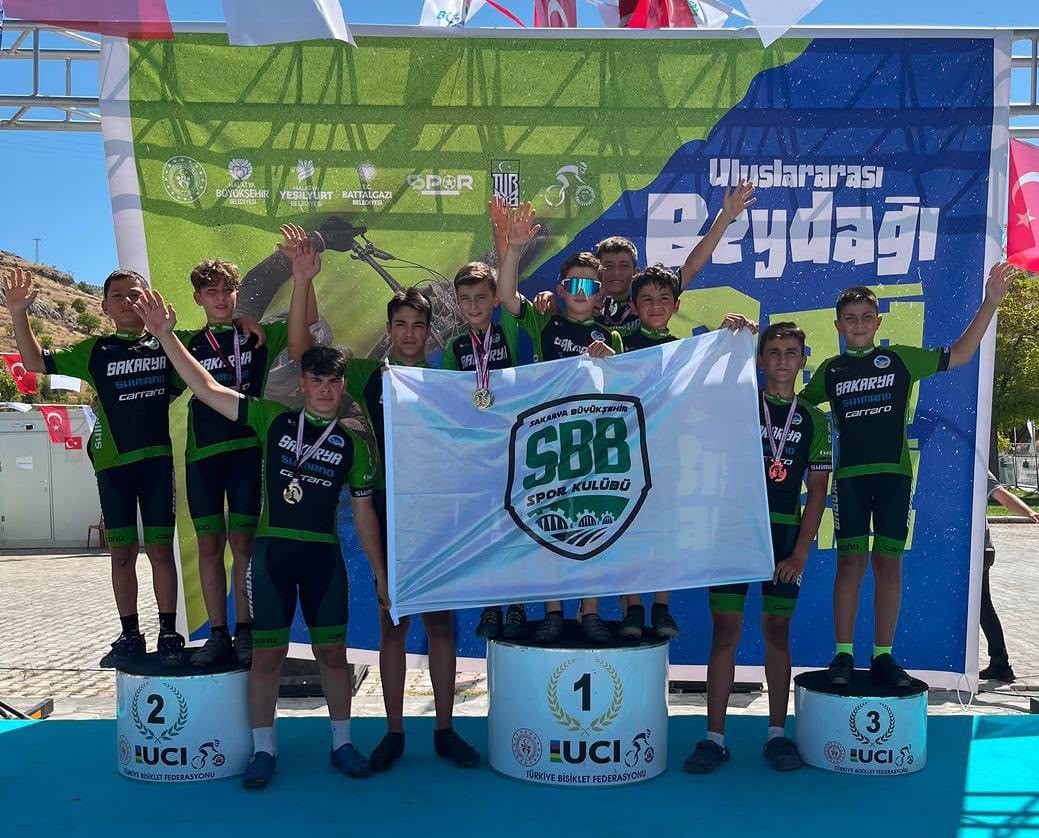 Büyükşehir’in genç pedalları 42 madalyayla sezonu taçlandırdı