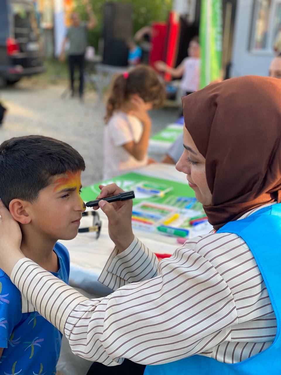 Mahallemde Neşe Var, Akyazı ve Karapürçek'te çocukları sevindirdi
