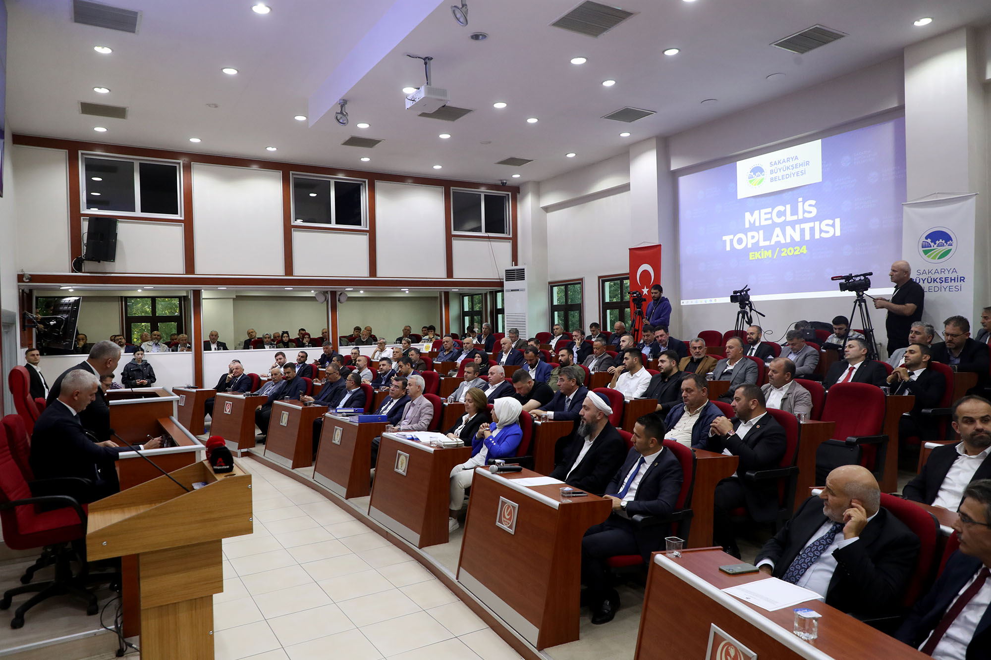 Sakarya’nın yeni yatırımlarına meclis onayı: Ulaşıma 5 yeni metrobüs geliyor